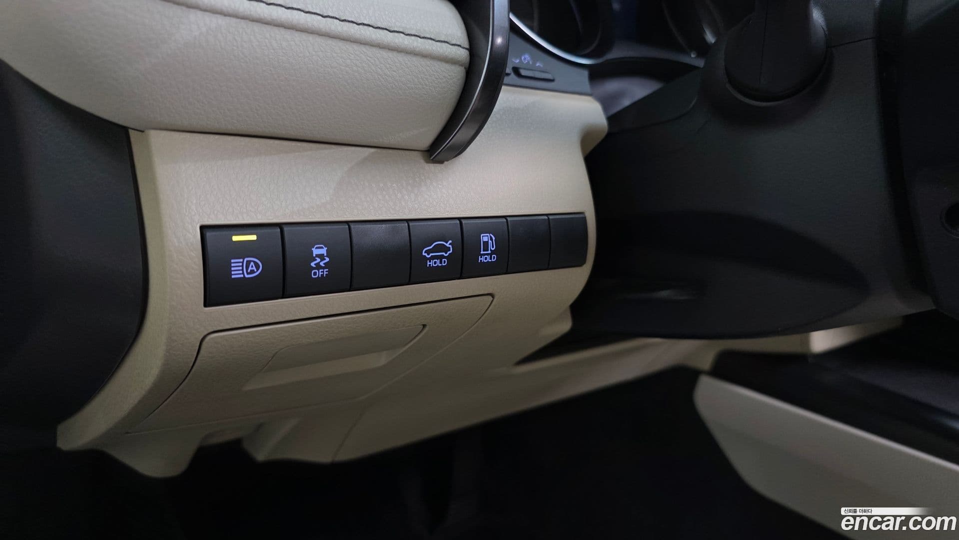 Main__Slider__Photo:Camry Toyota 2023.8-13