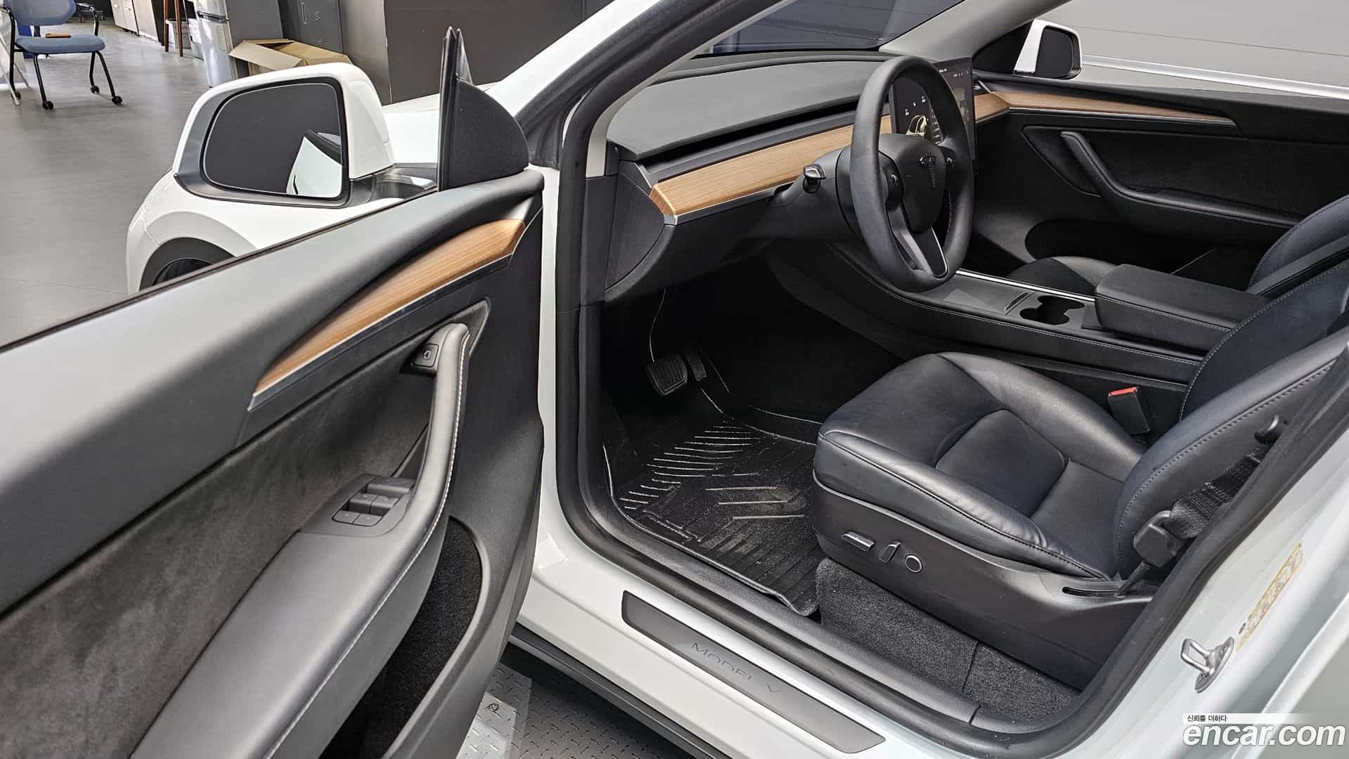 Model Y Tesla 2022.11-INNER-010