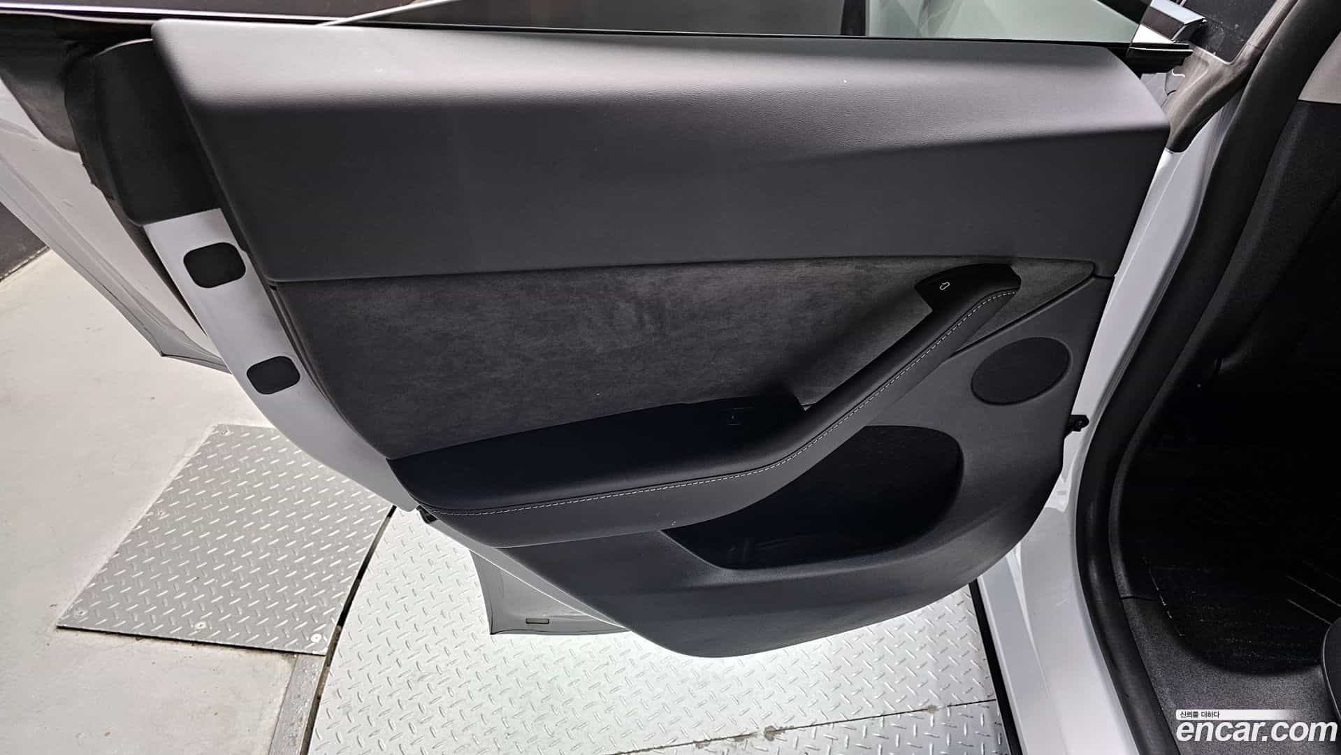 Model Y Tesla 2022.11-INNER-035