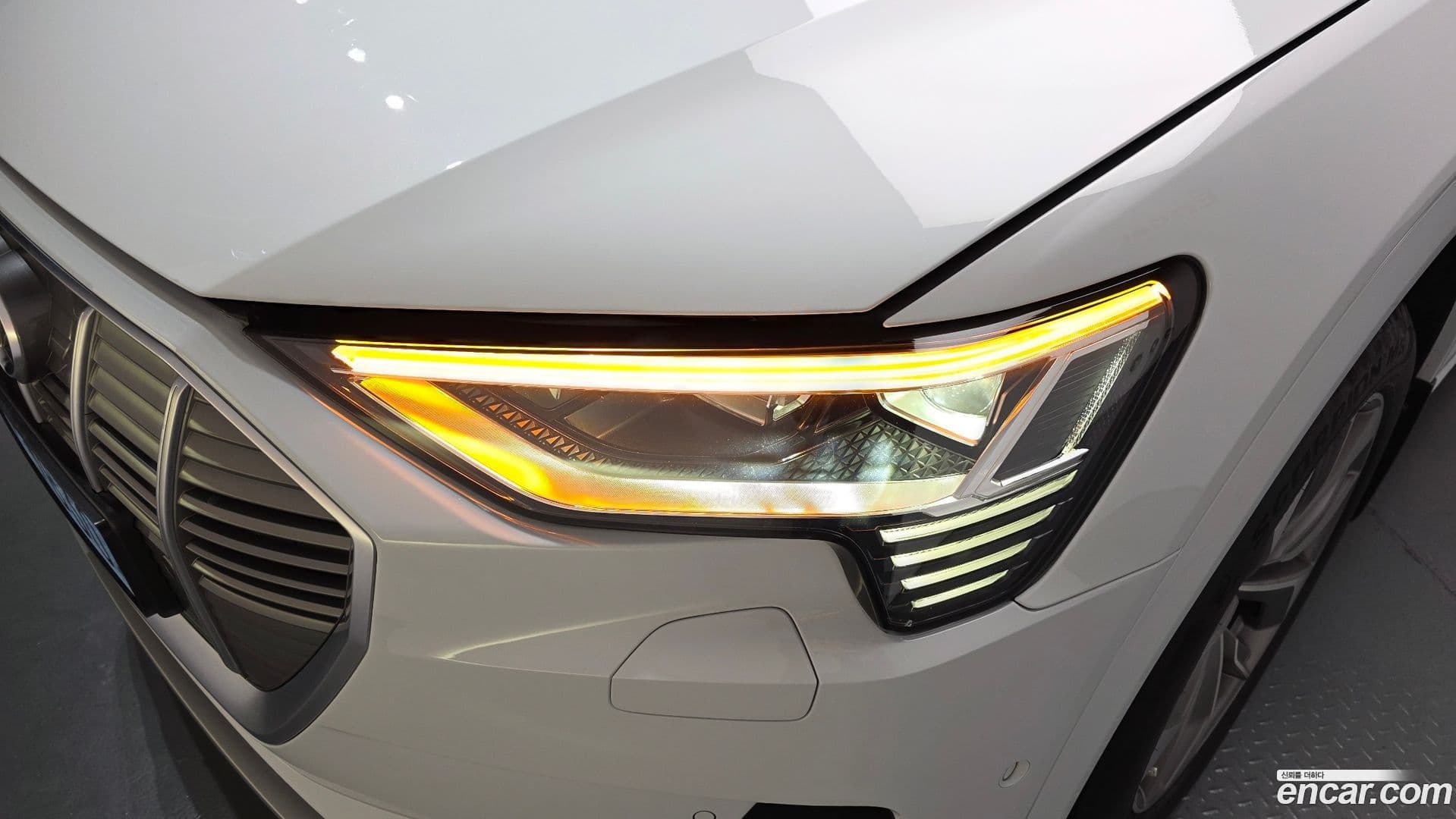 Main__Slider__Photo:e-tron Audi 2022.9-21