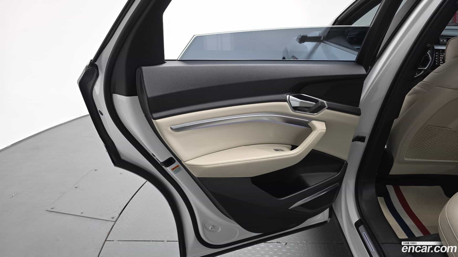 e-tron Audi 2022.9-INNER-035