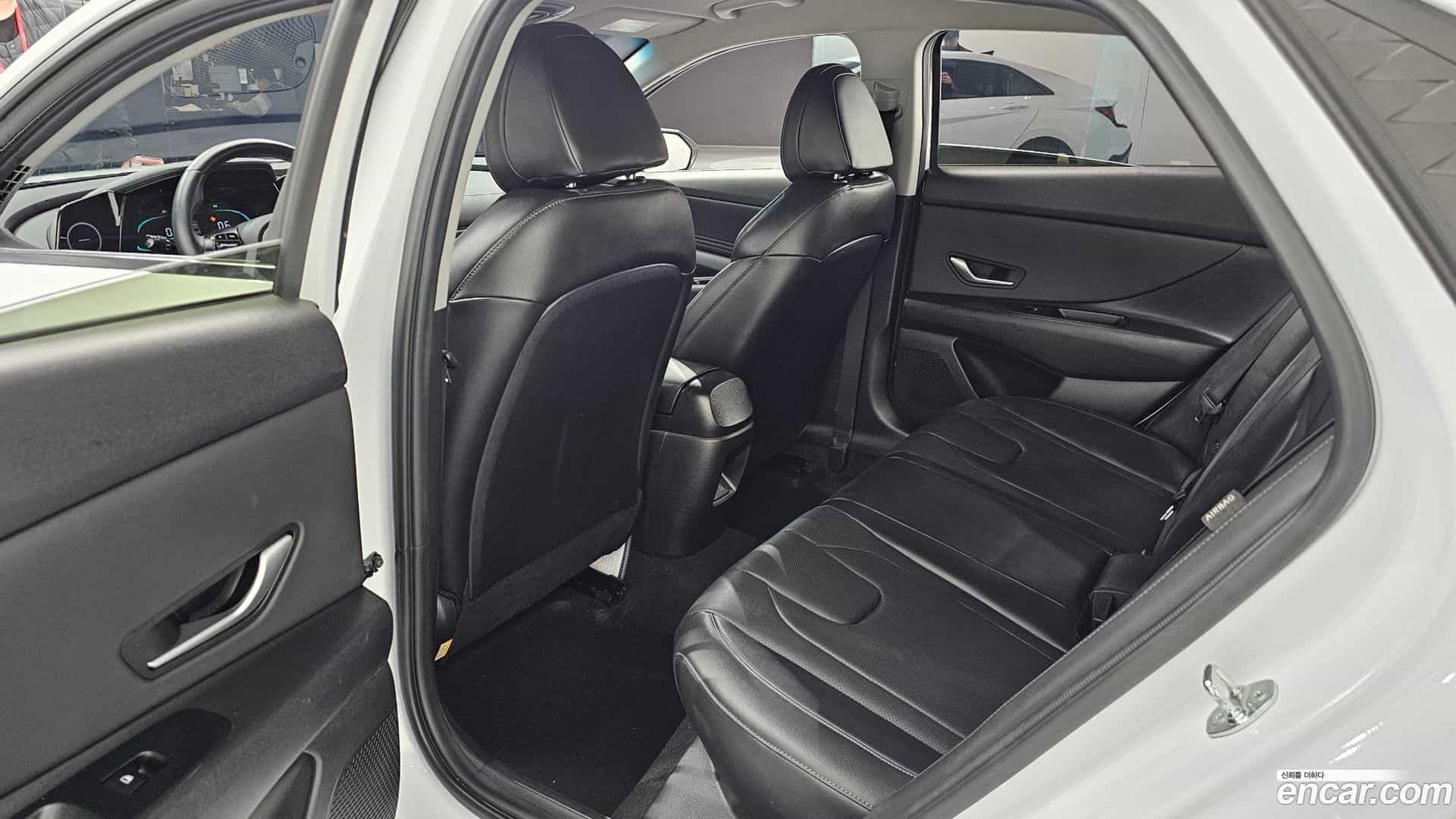 AVANTE Hyundai 2024.1-INNER-036