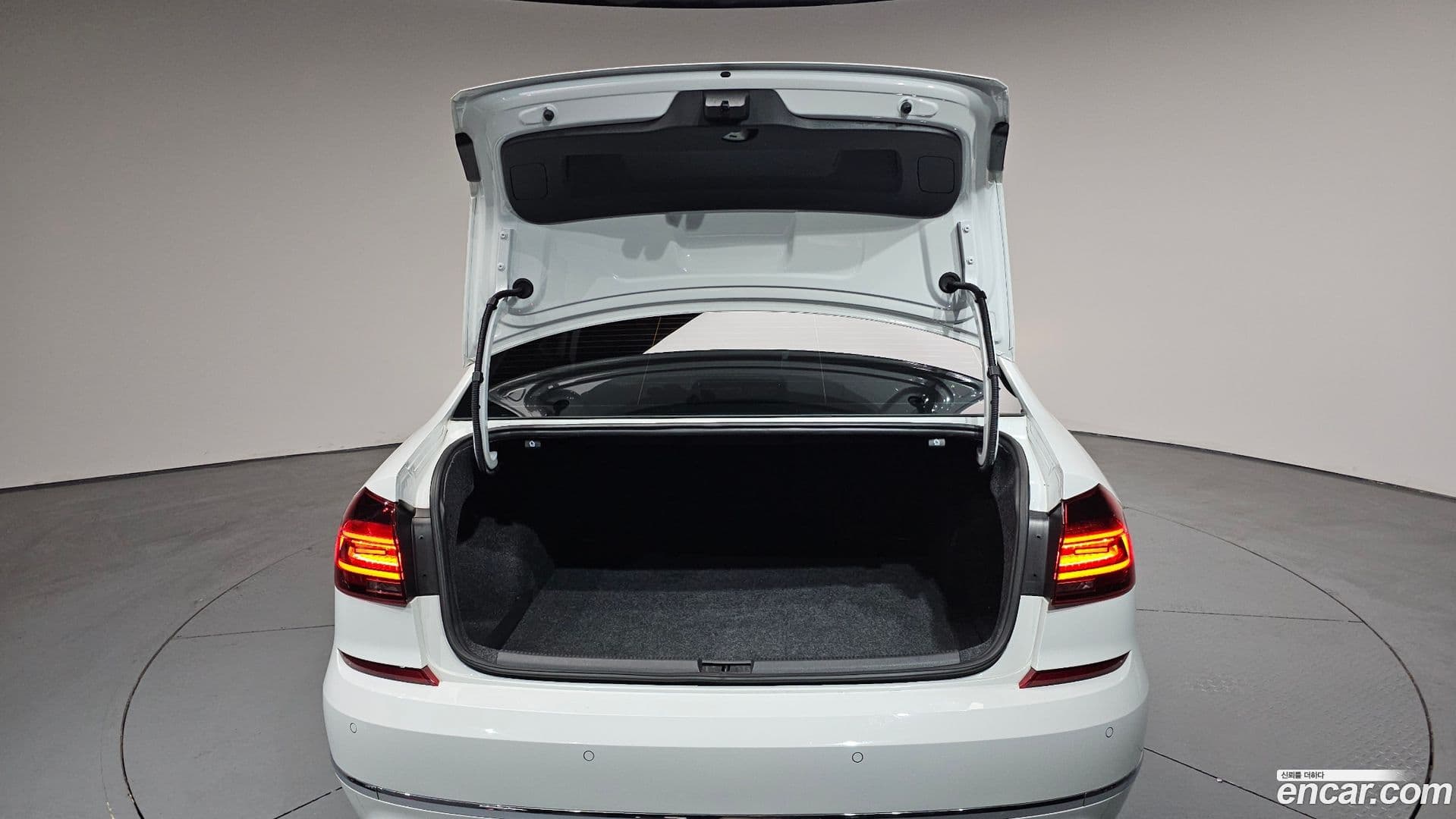 Main__Slider__Photo:Passat Volkswagen 2018.11-19