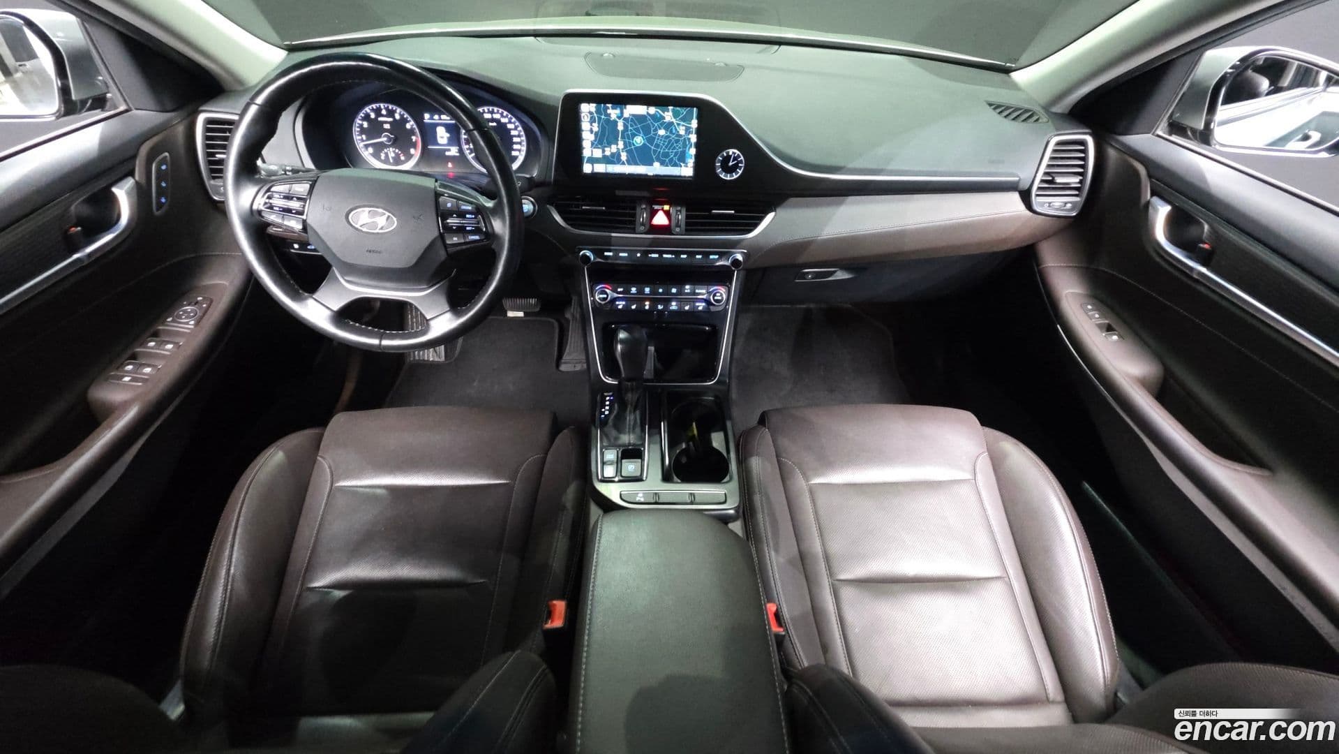Main__Slider__Photo:Grandeur Hyundai 2017.3-6