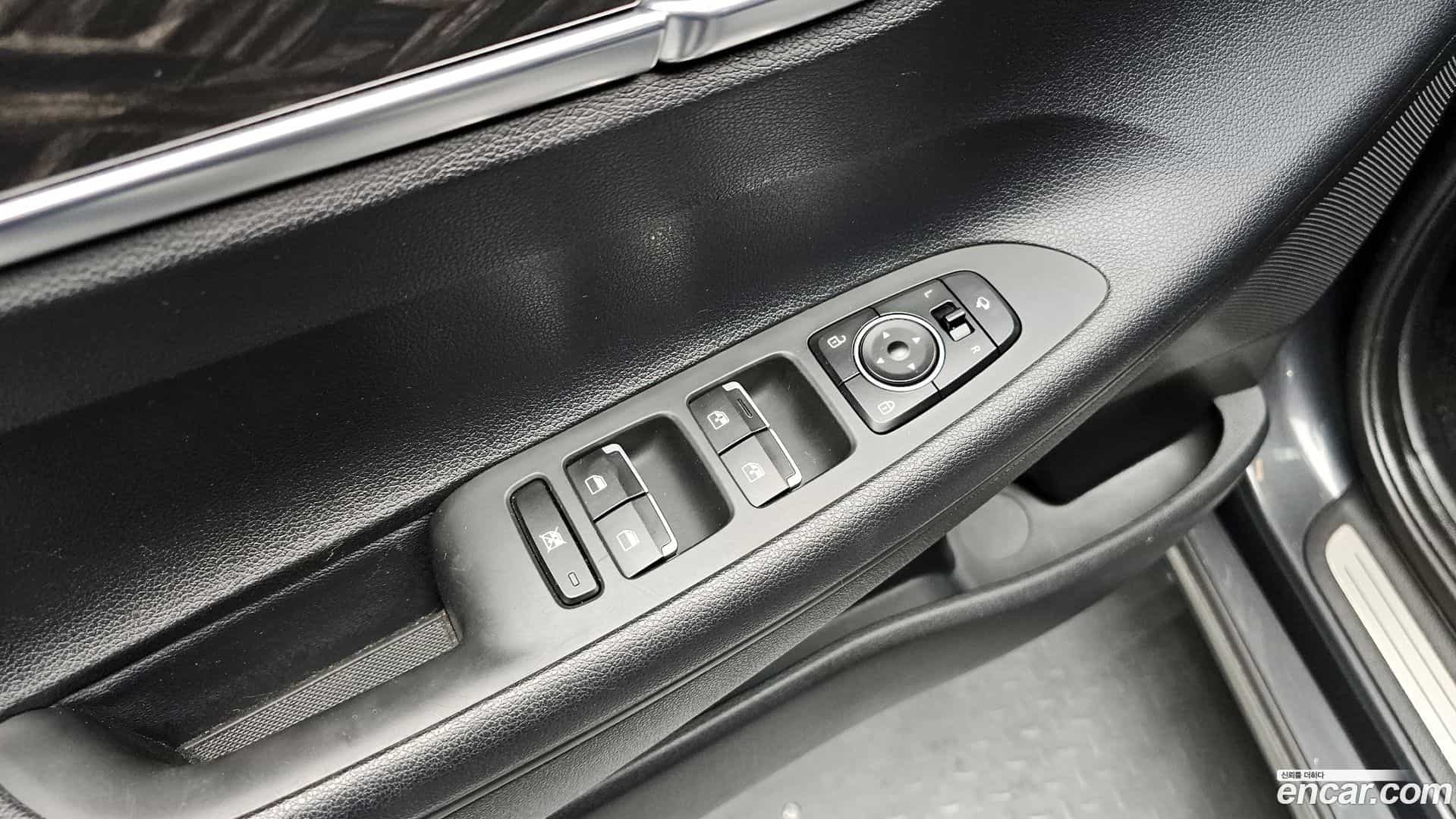 Grandeur Hyundai 2017.5-OPTION-041