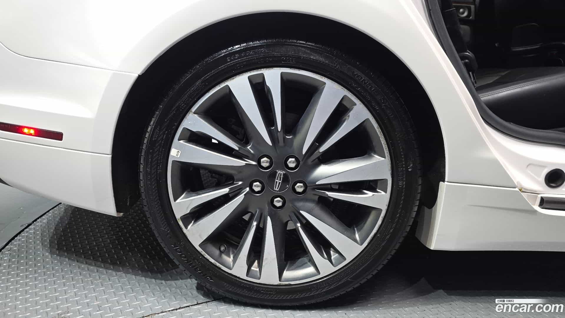 MKZ Lincoln 2018.3-OUTER-005
