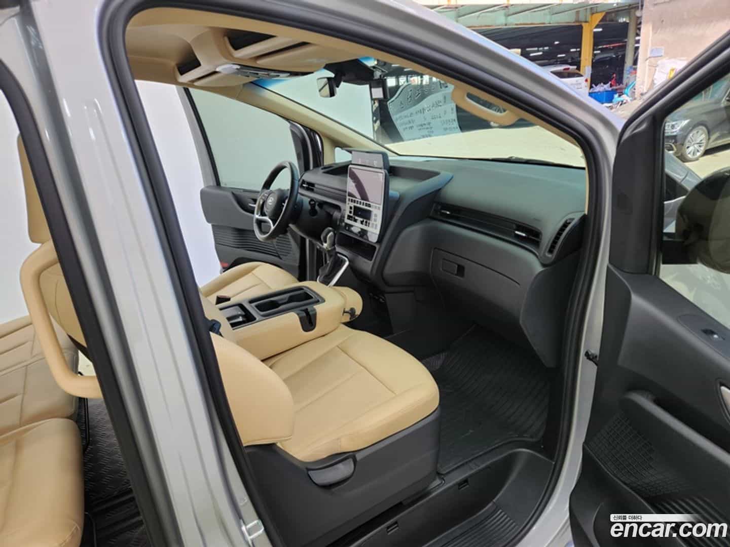 Staria Hyundai 2022.7-OPTION-017