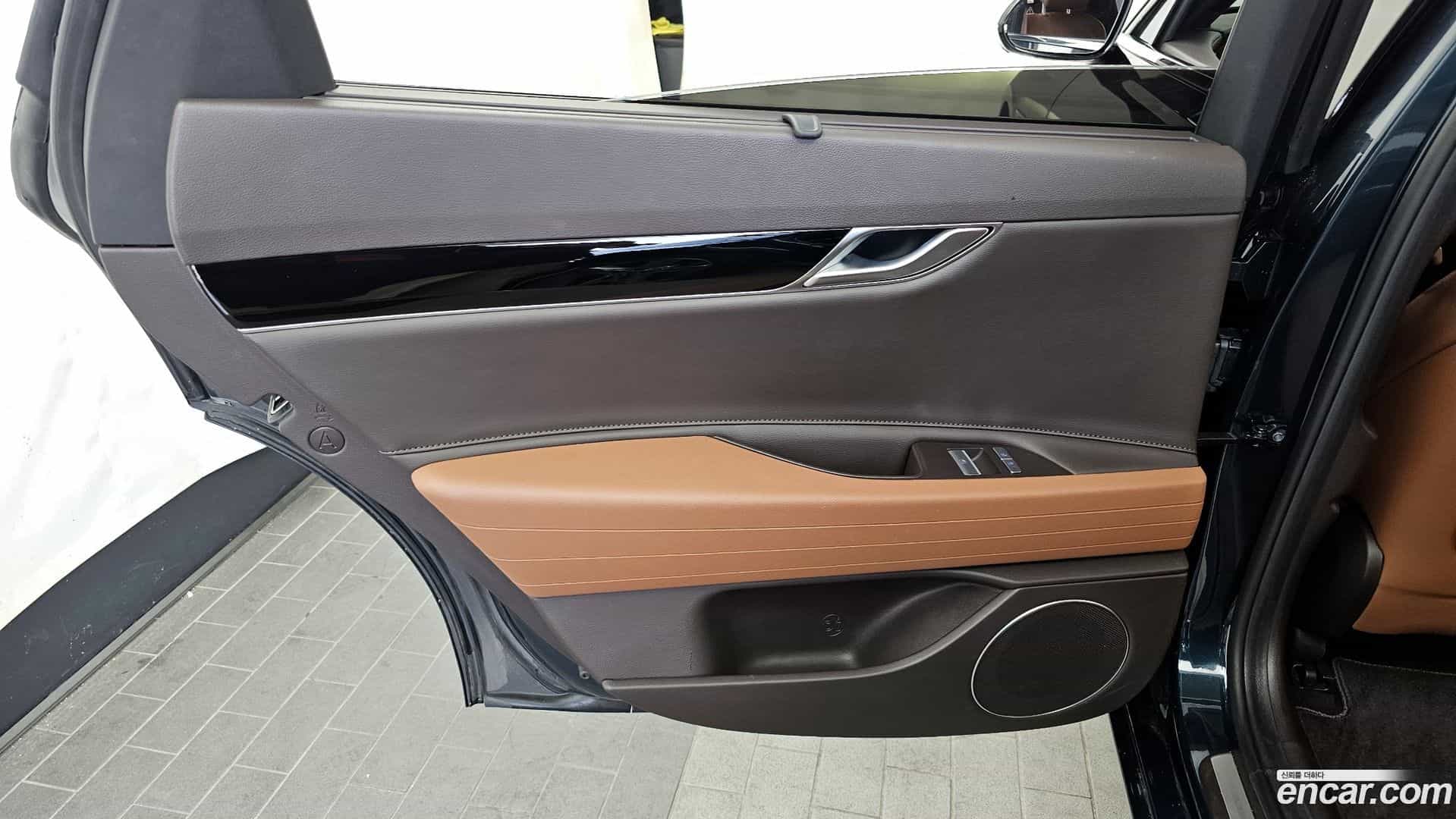 G80 Genesis 2022.7-INNER-035