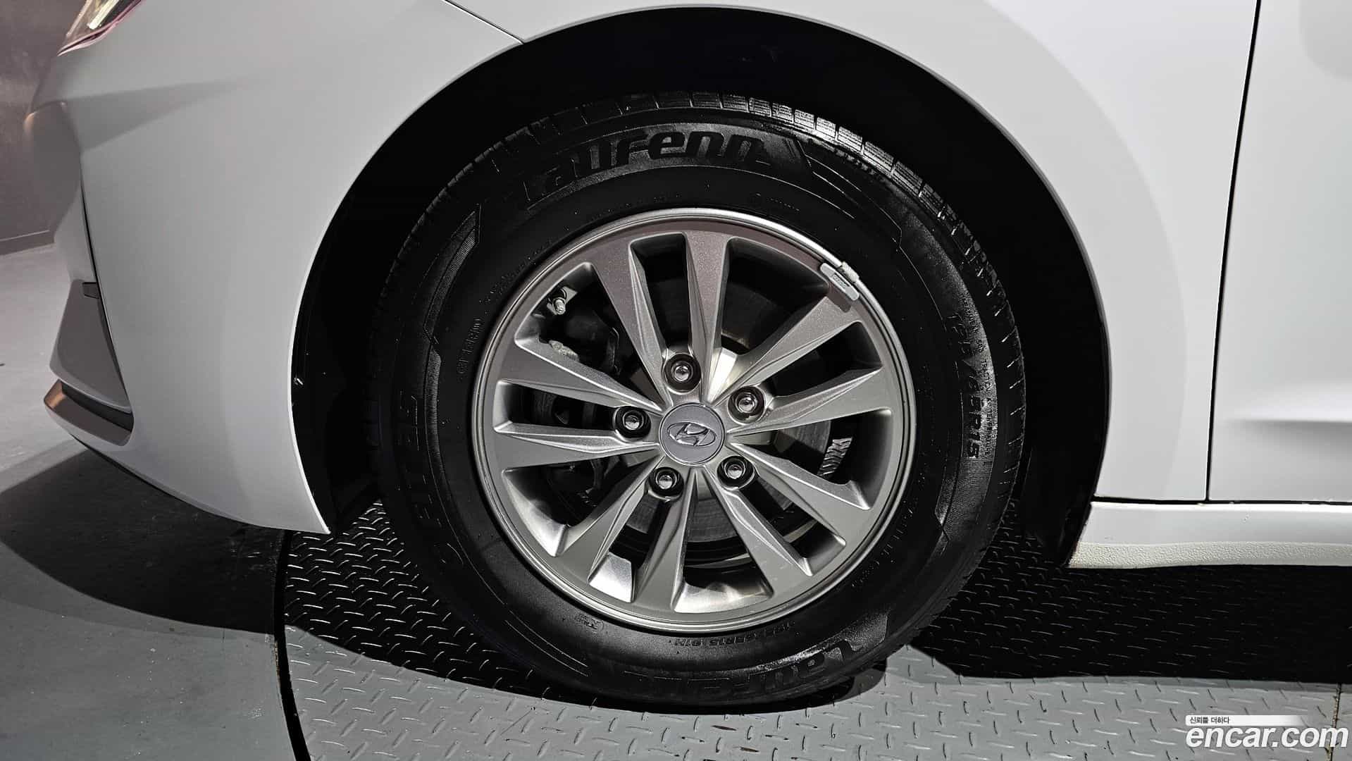 AVANTE Hyundai 2019.1-OUTER-005