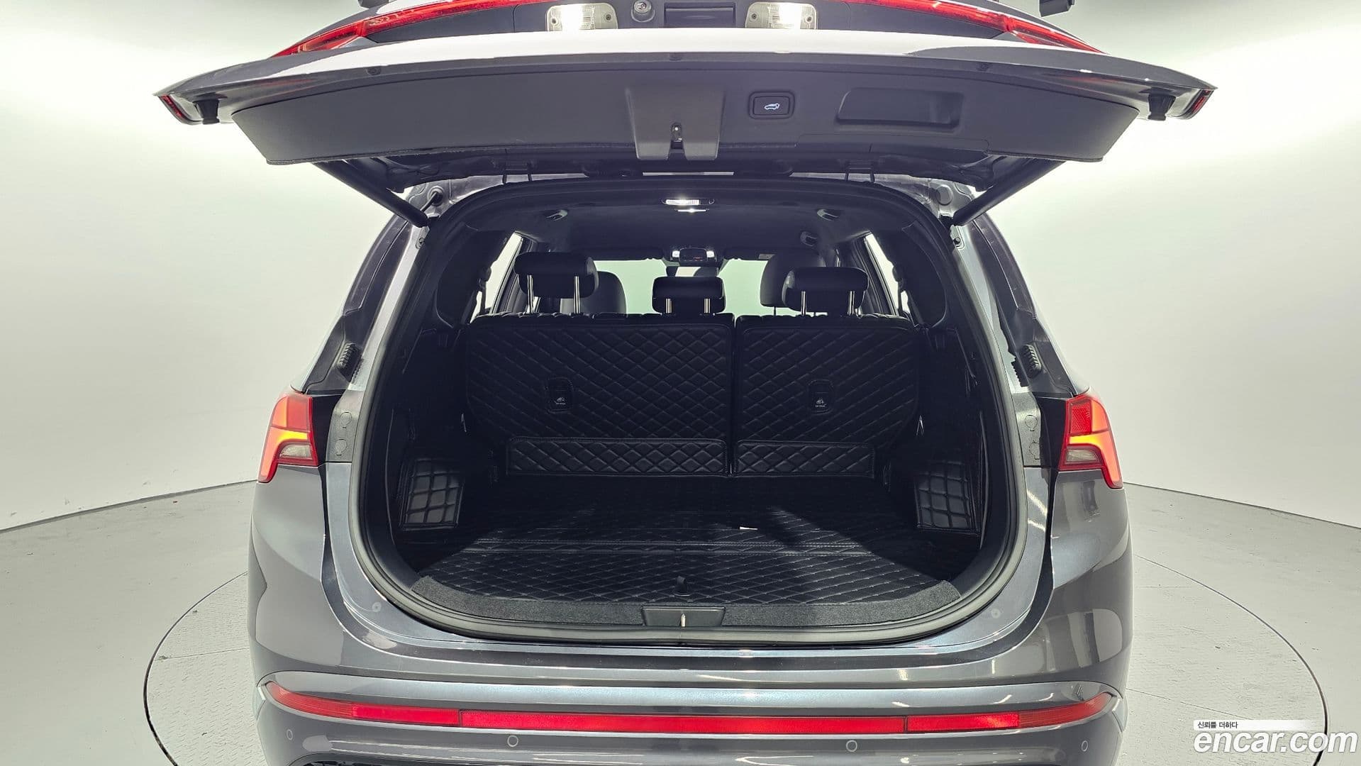 Main__Slider__Photo:Santafe Hyundai 2021.1-19
