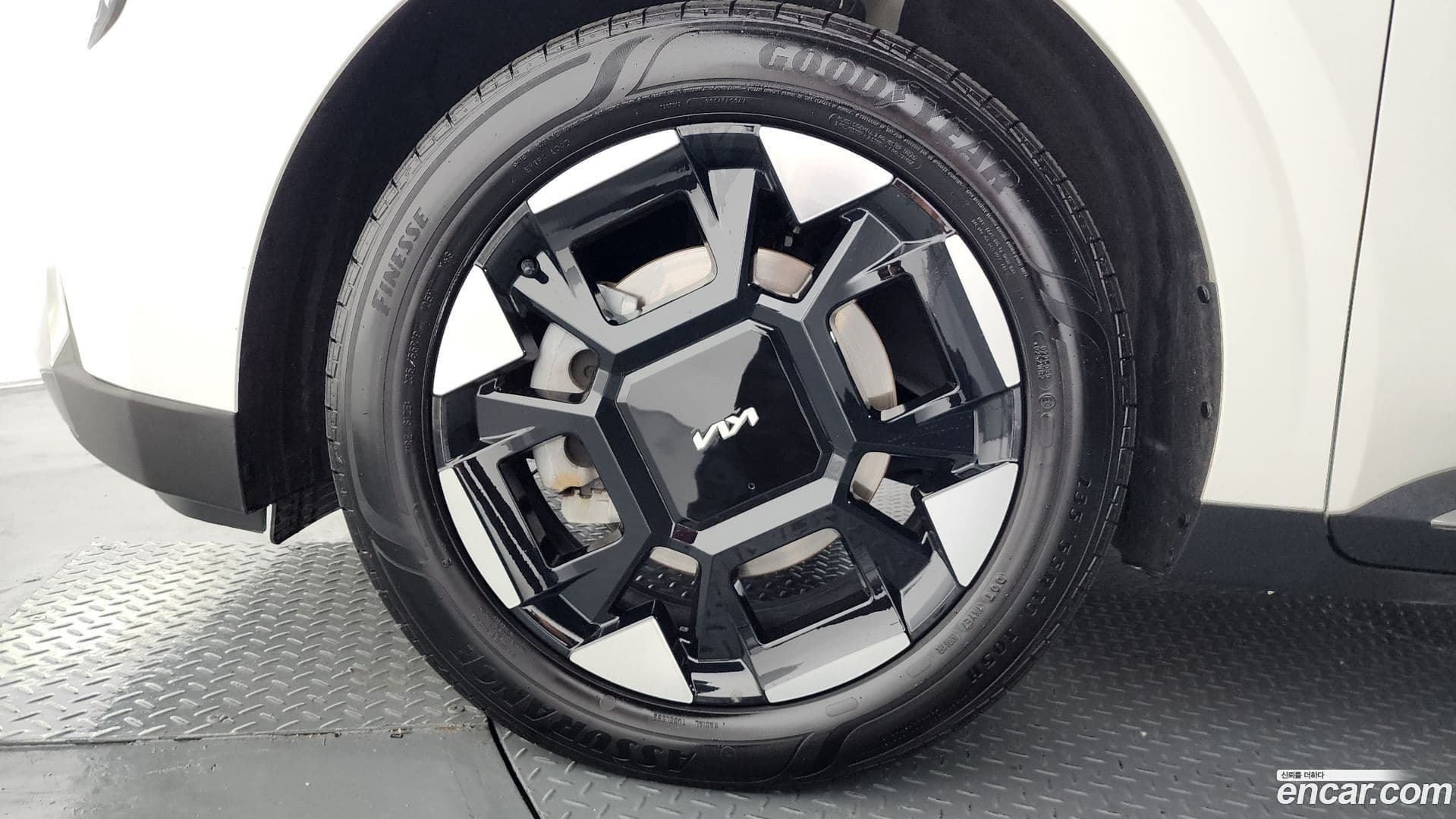 Main__Slider__Photo:Canival Kia 2024.2-4