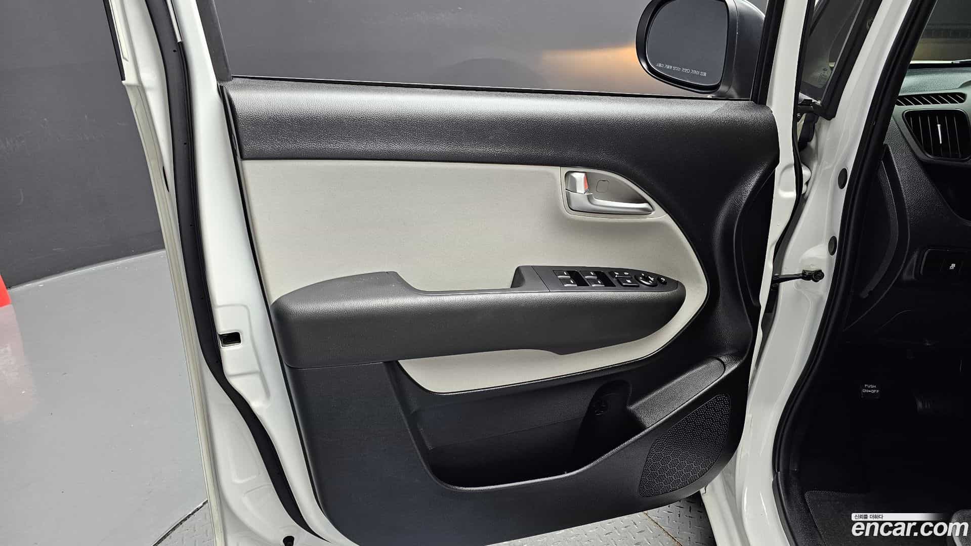 RAY Kia 2023.1-INNER-034
