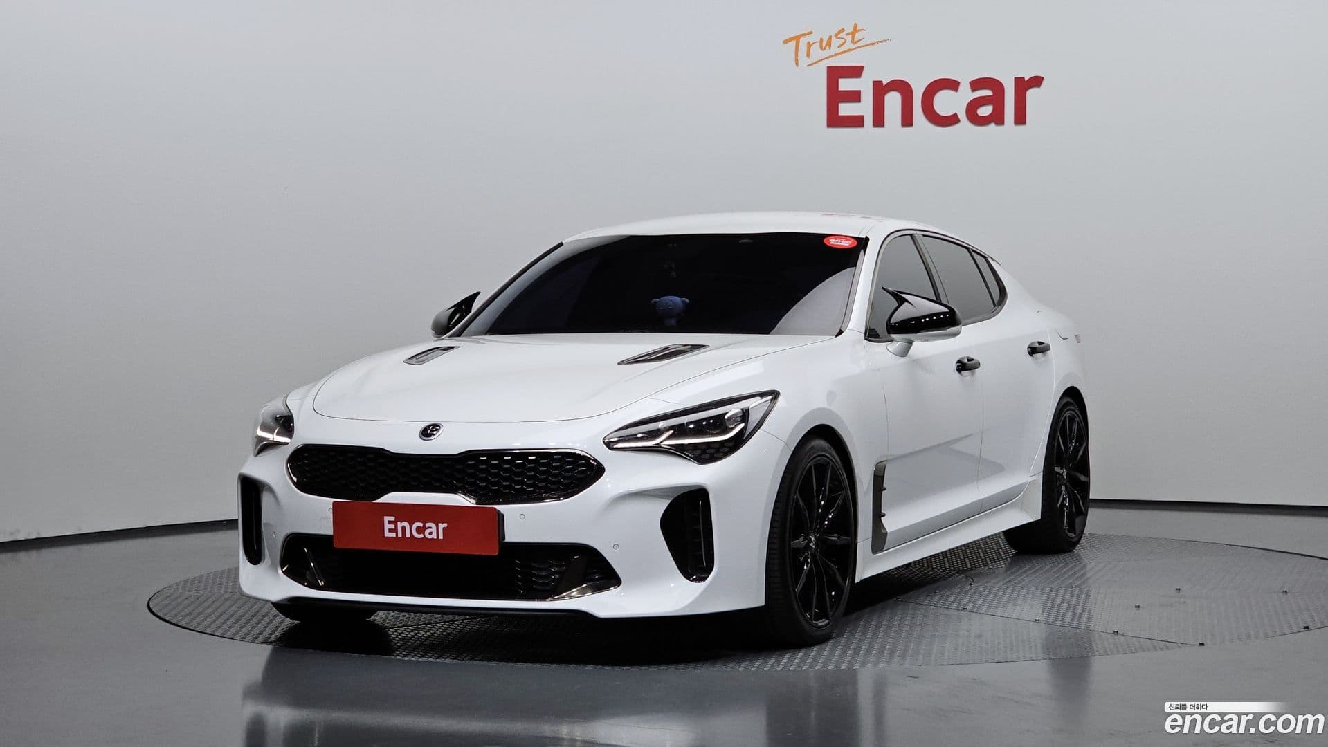 Main__Slider__Photo:Stinger Kia 2018.6-0