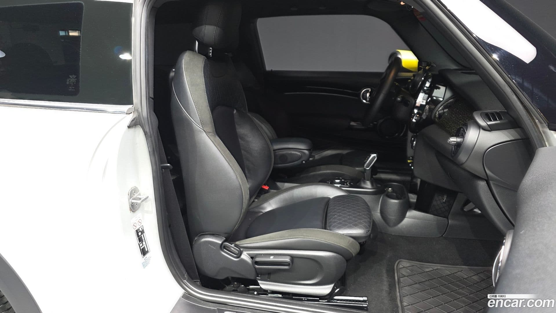 Main__Slider__Photo:Cooper Mini 2022.6-10