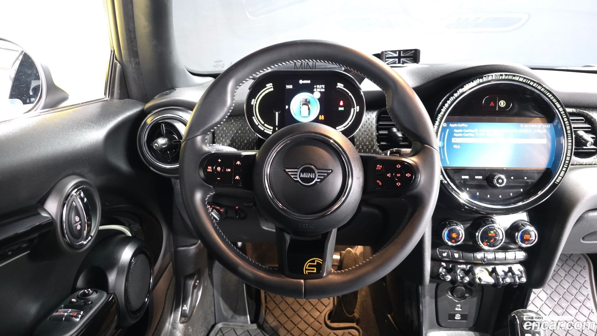 Main__Slider__Photo:Cooper Mini 2022.6-12