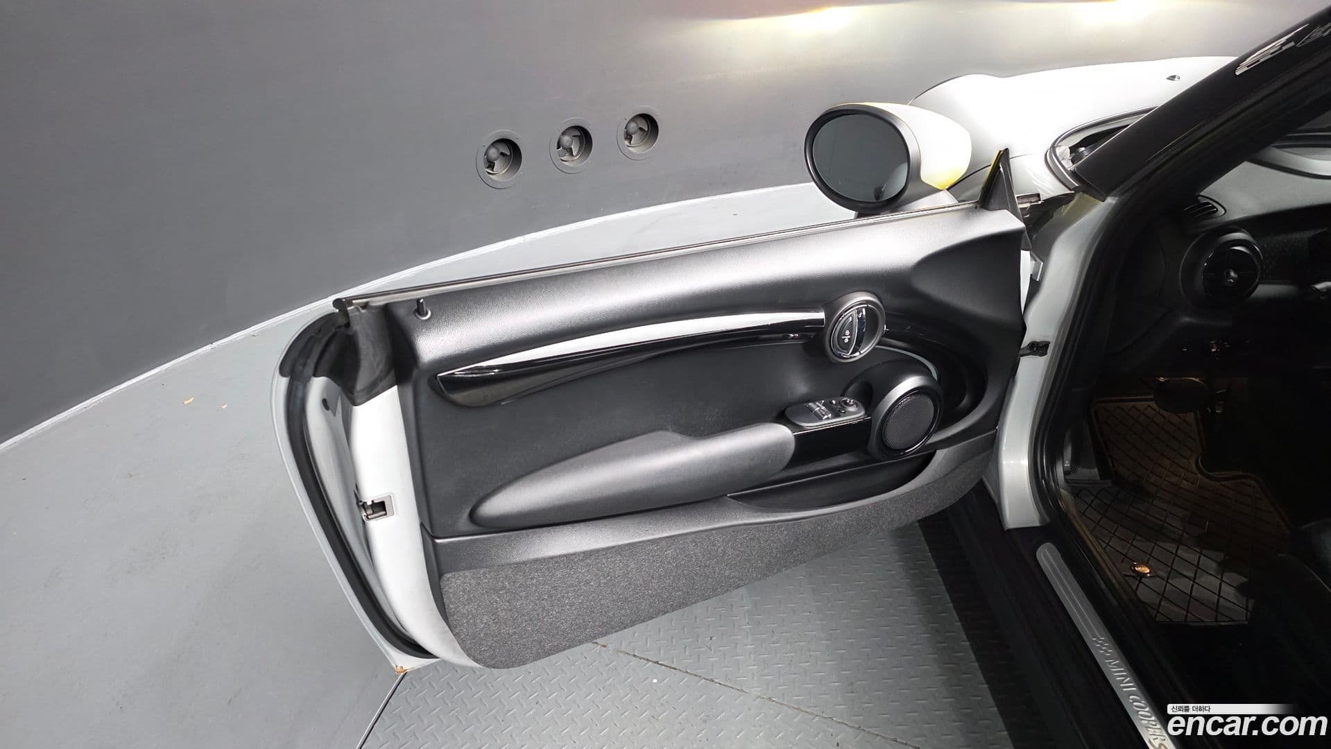 Main__Slider__Photo:Cooper Mini 2022.6-24