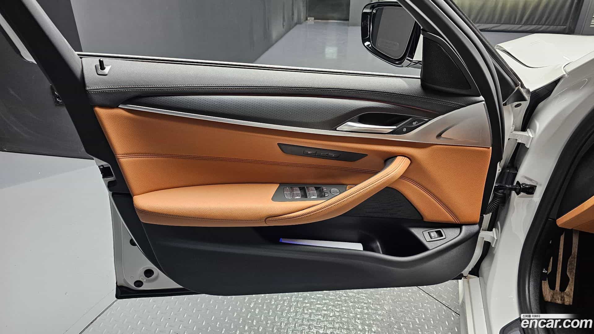 5-Series BMW 2023.6-INNER-034
