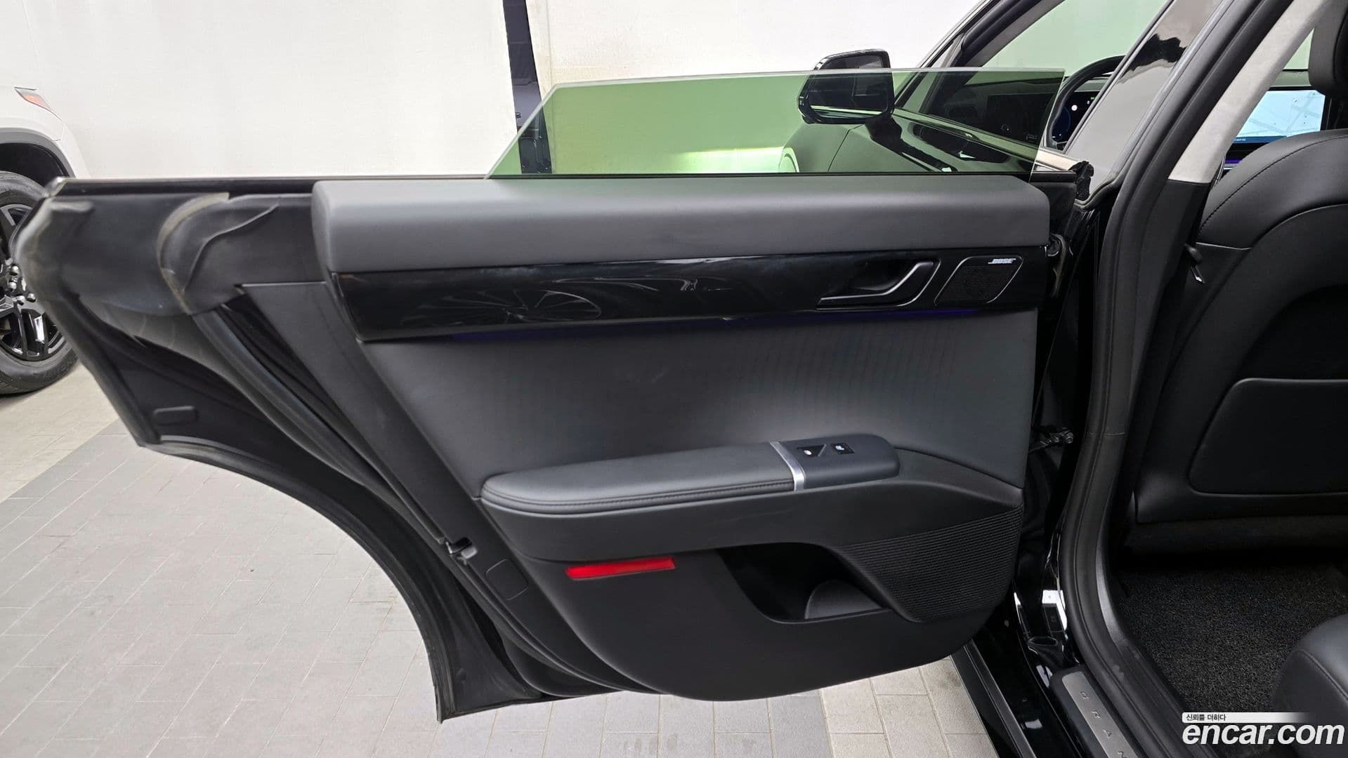 Main__Slider__Photo:Grandeur Hyundai 2023.0-24