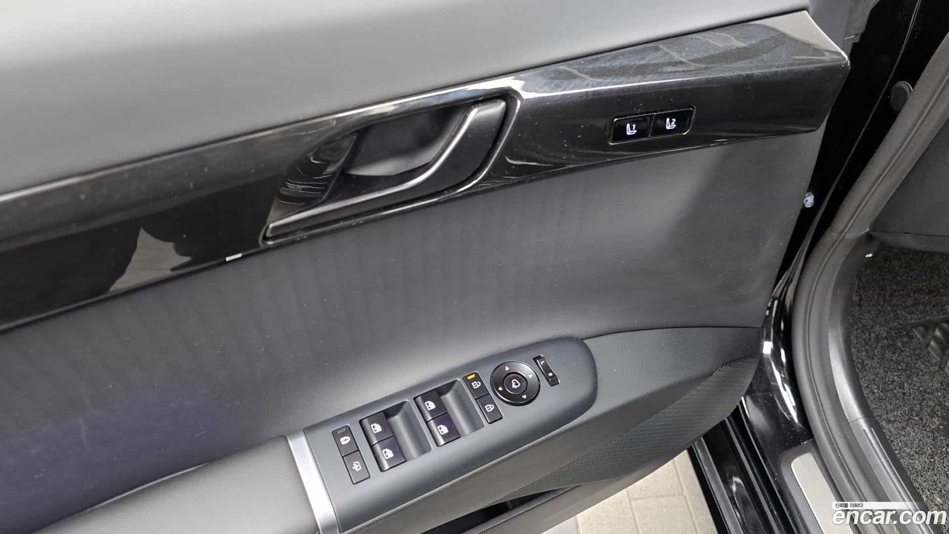 Grandeur Hyundai 2023.0-OPTION-041