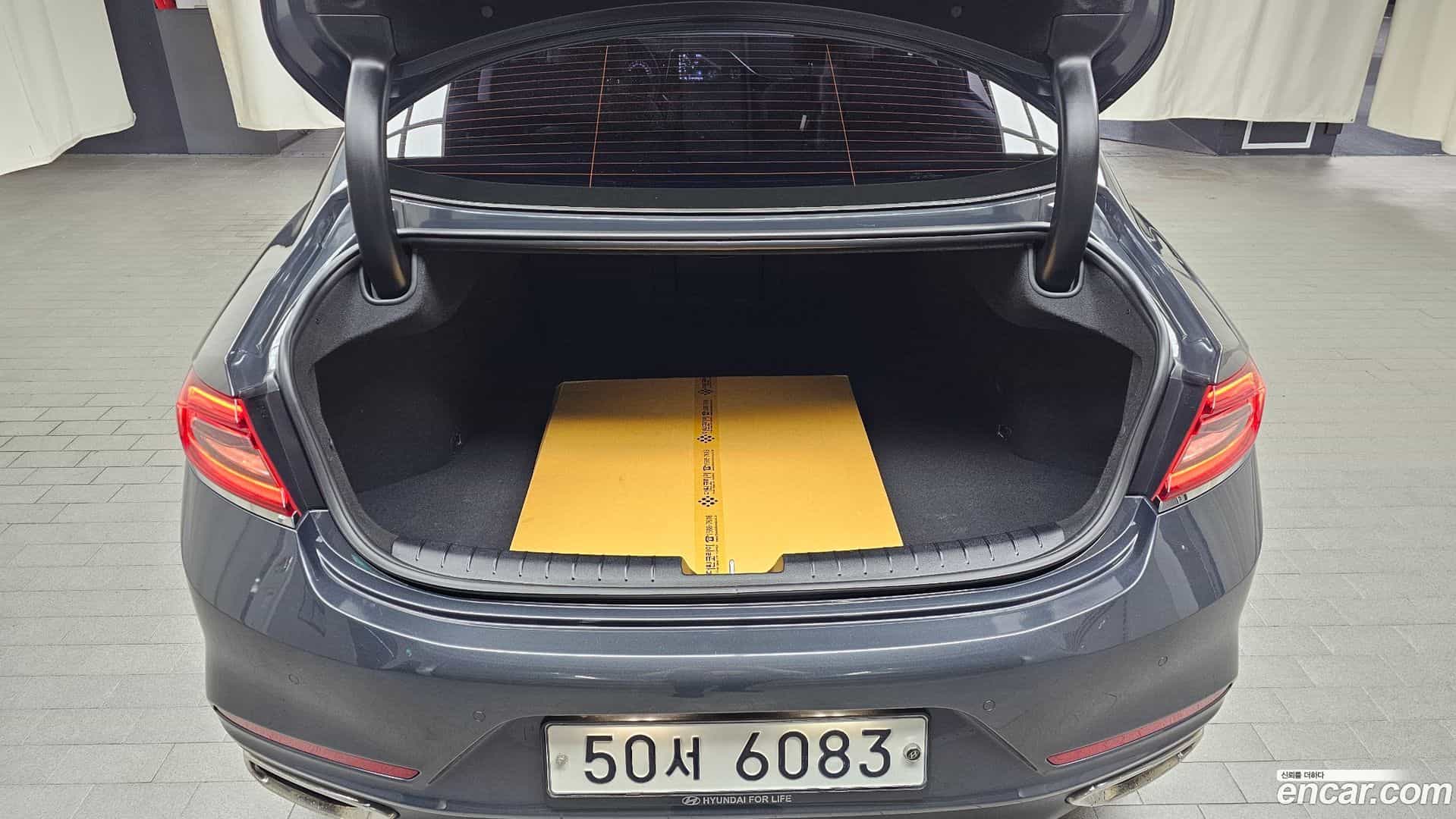 Grandeur Hyundai 2018.3-OPTION-024