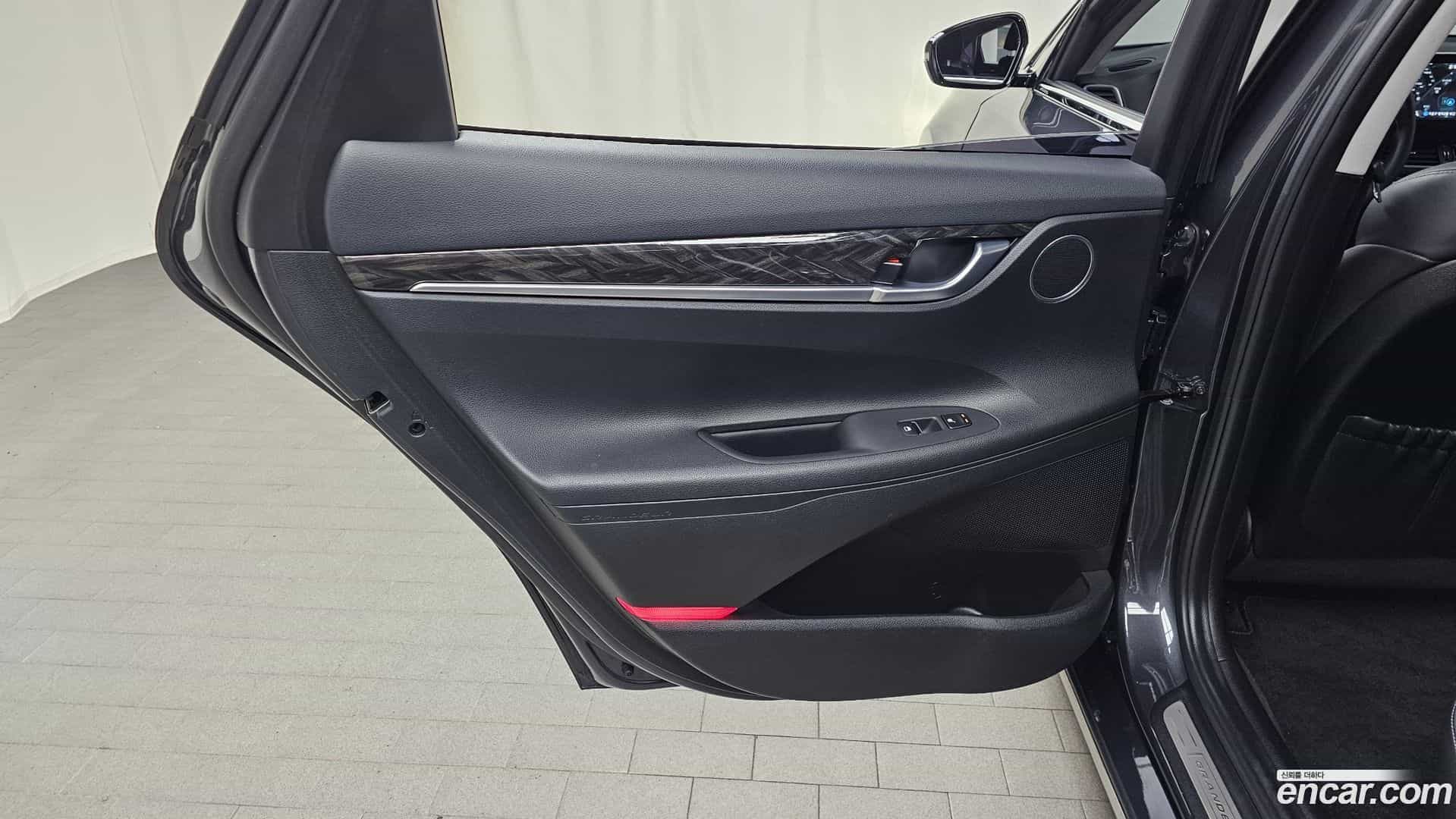 Grandeur Hyundai 2018.3-INNER-035
