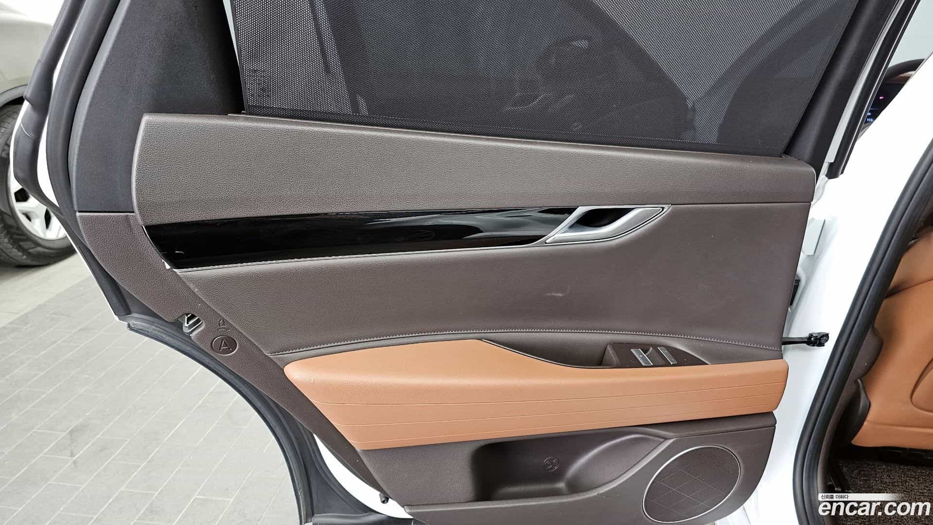 G80 Genesis 2021.3-INNER-035