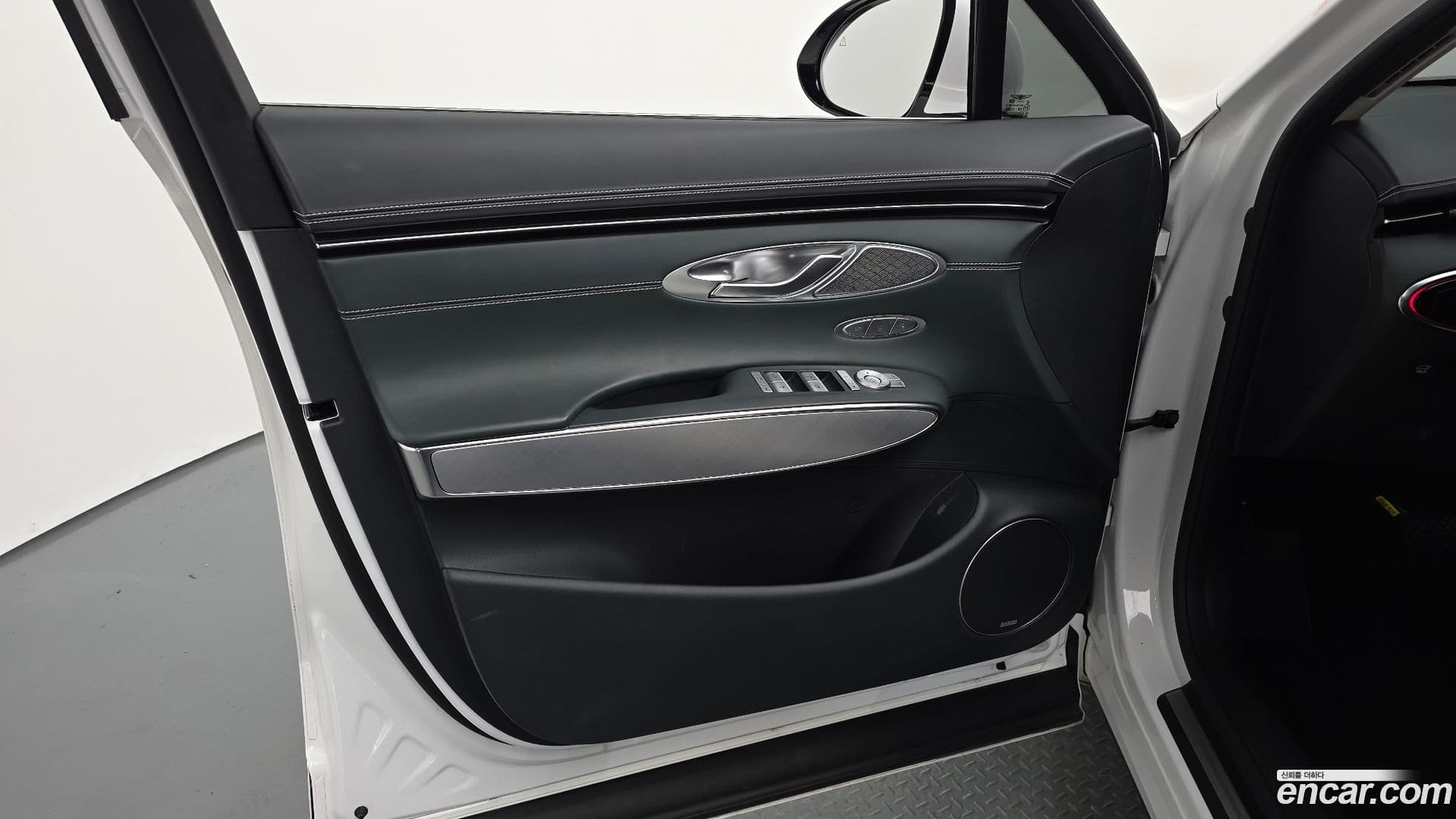 Main__Slider__Photo:GV70 Genesis 2023.8-23