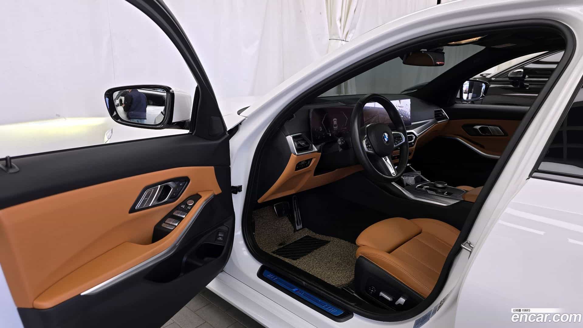 3-Series BMW 2022.10-INNER-010