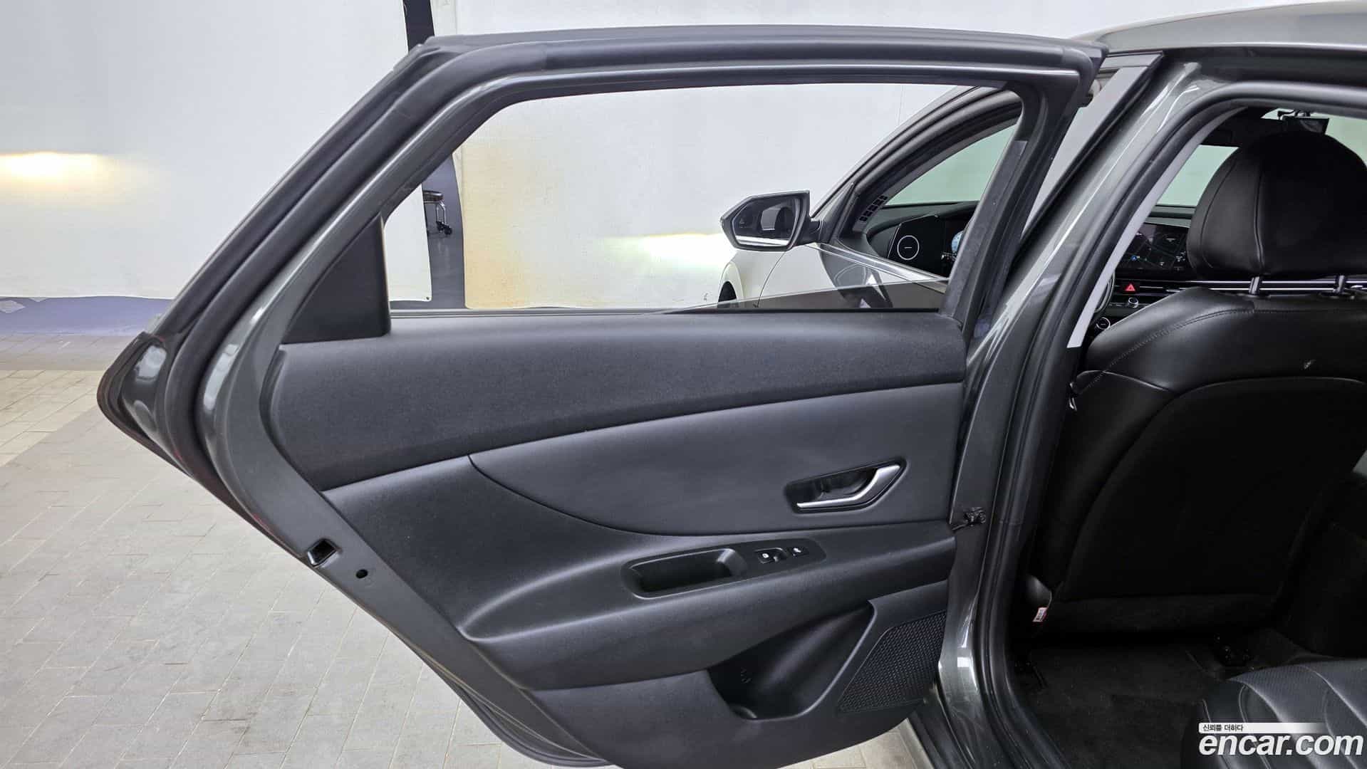 AVANTE Hyundai 2022.0-INNER-035