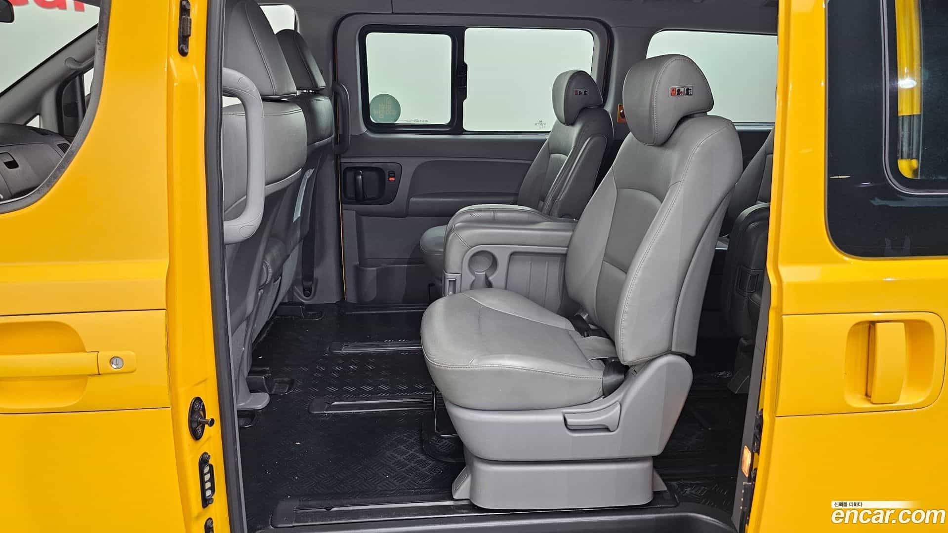 Starex Hyundai 2018.6-OPTION-015