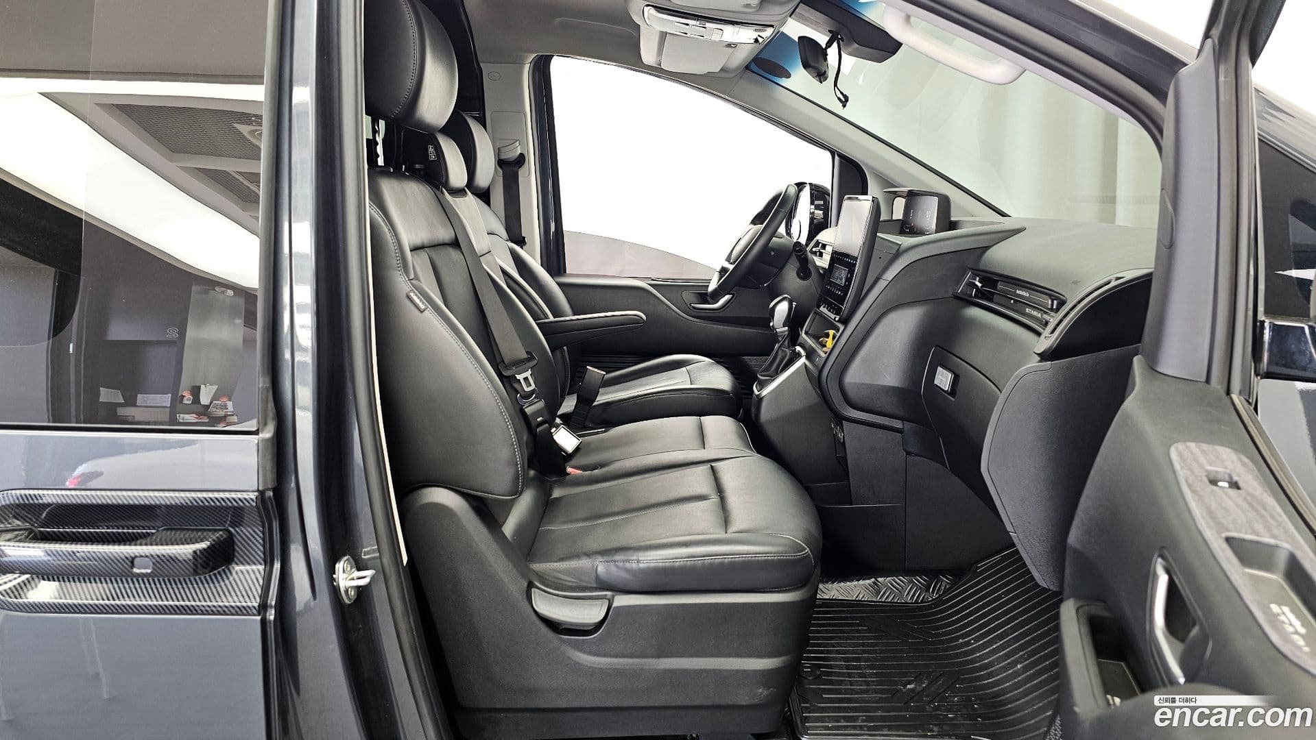 Main__Slider__Photo:Staria Hyundai 2021.5-10