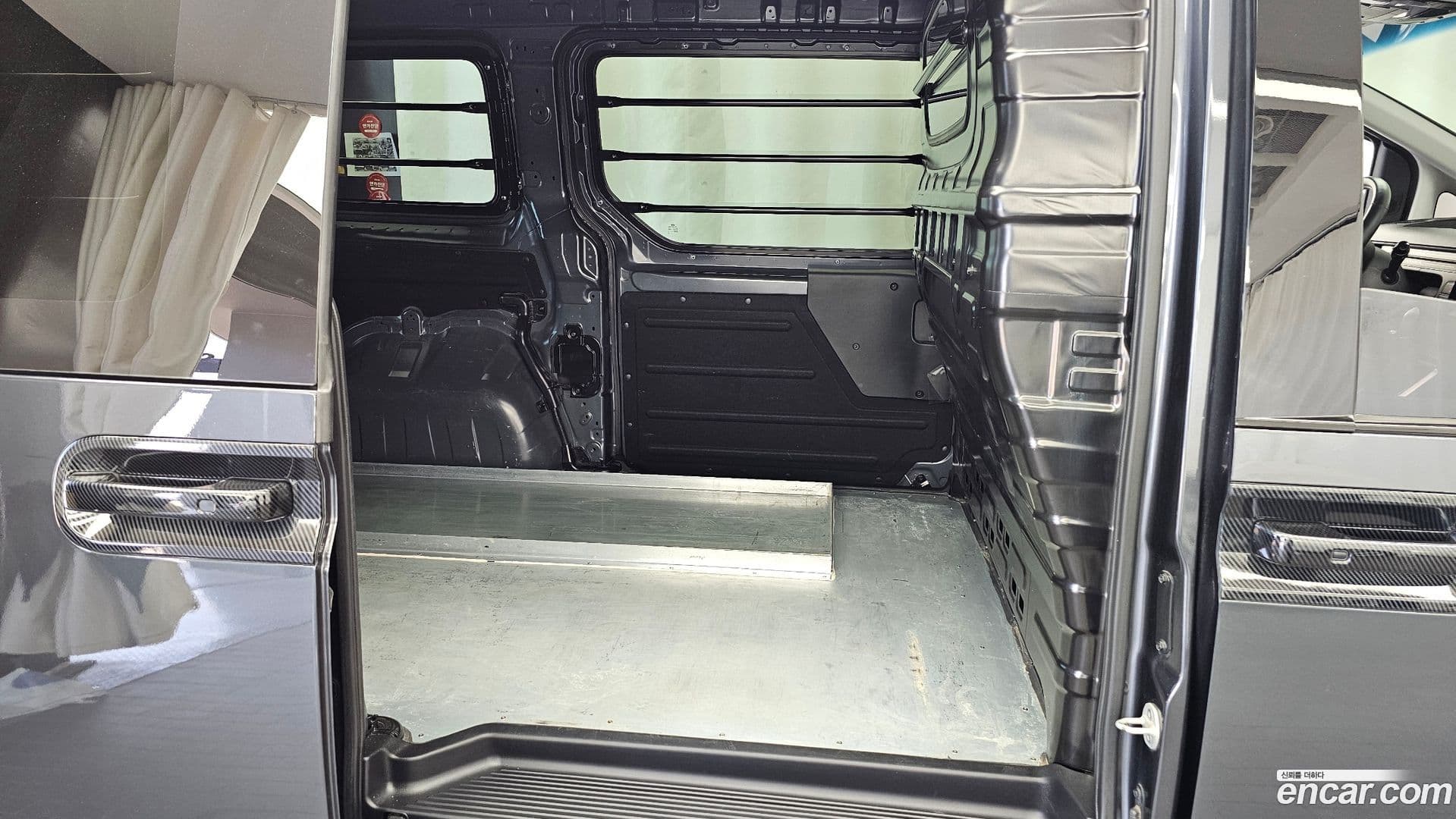 Main__Slider__Photo:Staria Hyundai 2021.5-11