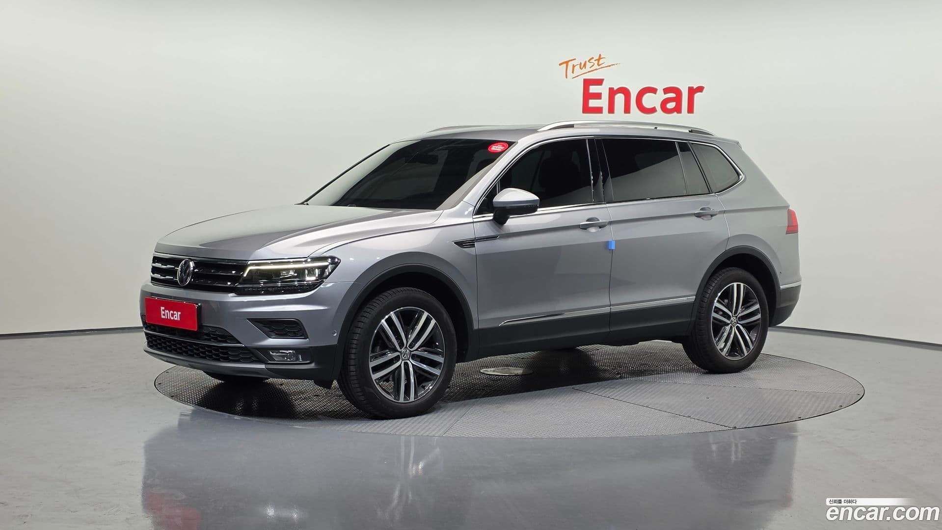 Main__Slider__Photo:Tiguan Volkswagen 2020.11-0
