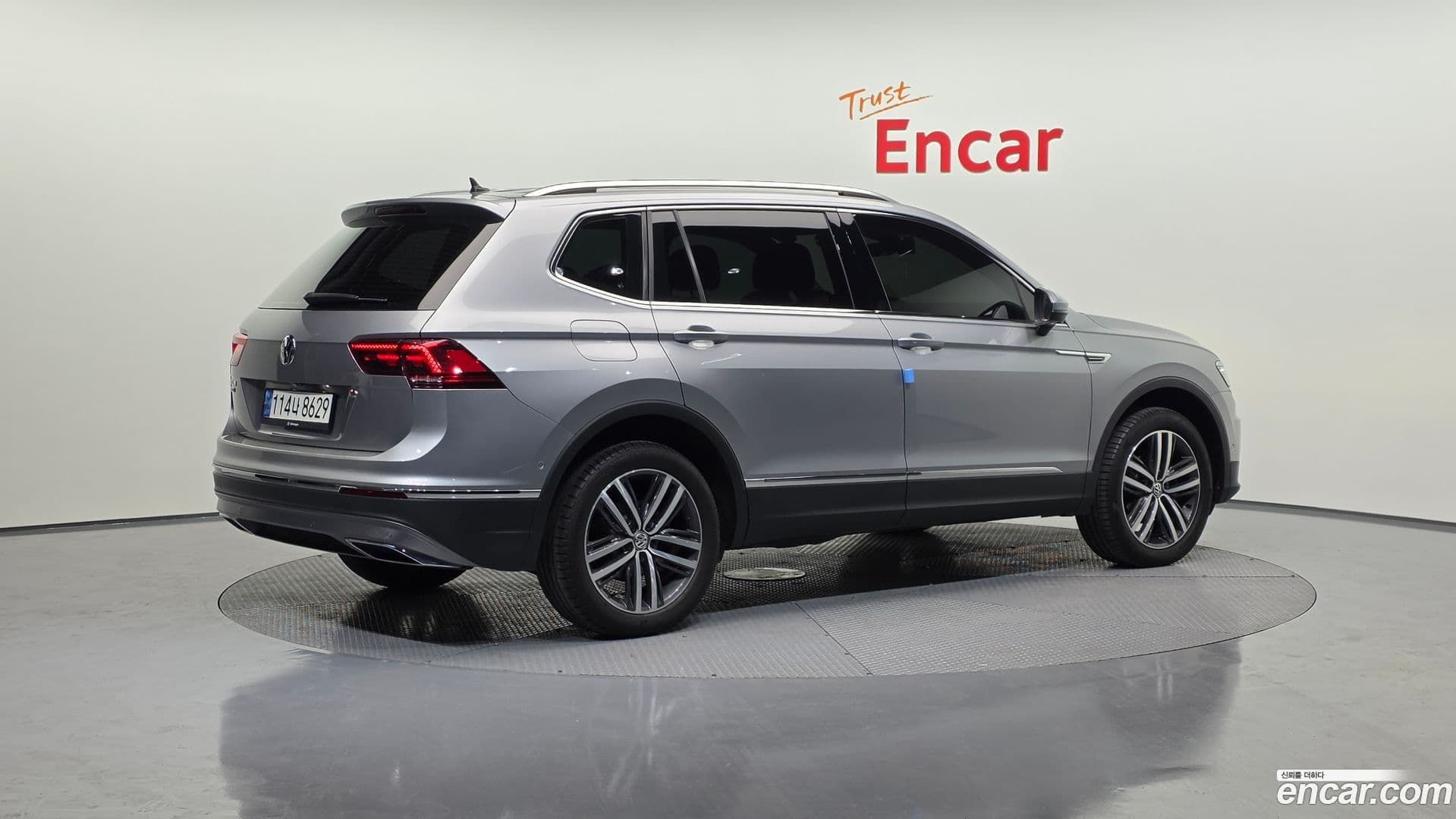 Main__Slider__Photo:Tiguan Volkswagen 2020.11-1