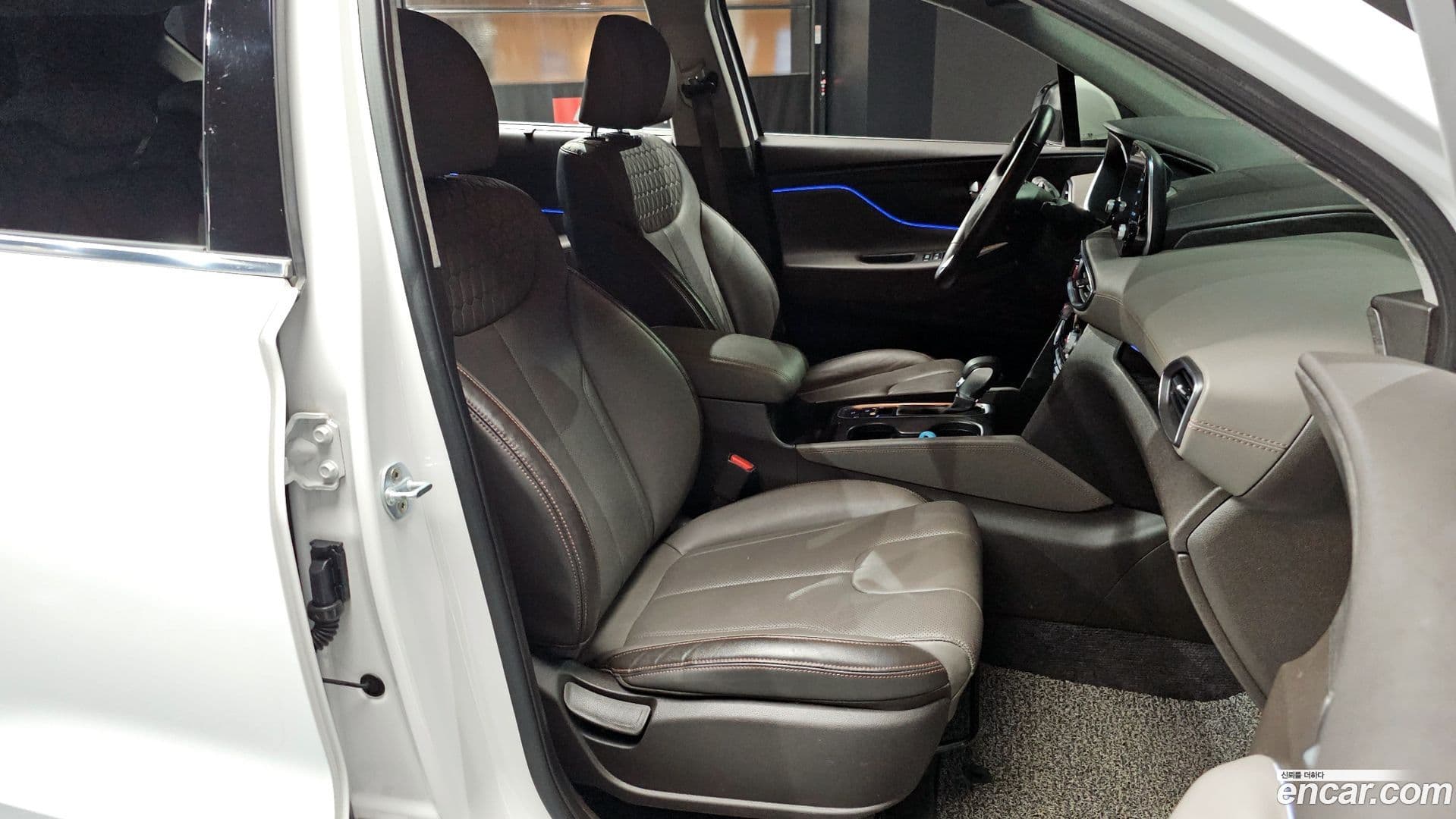 Main__Slider__Photo:Santafe Hyundai 2018.7-11