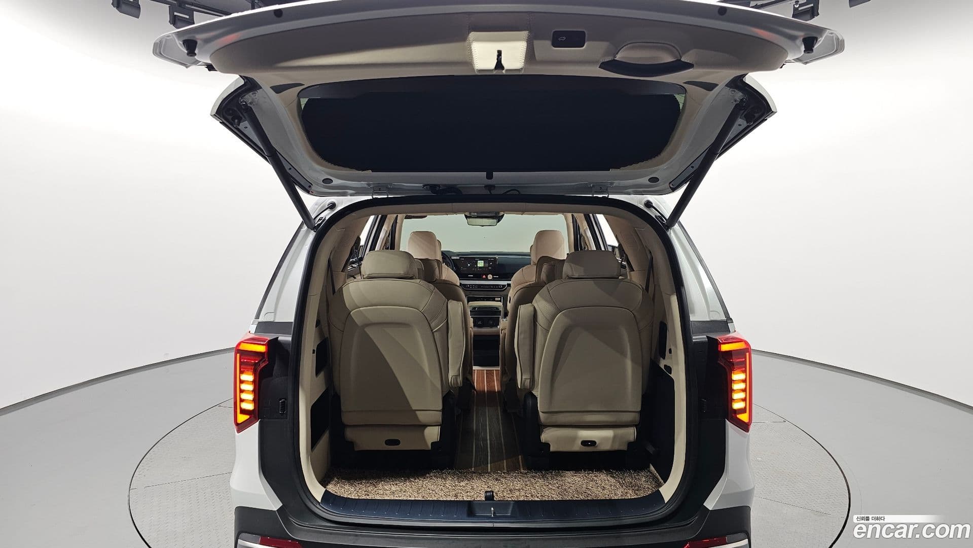 Main__Slider__Photo:Canival Kia 2025.11-32