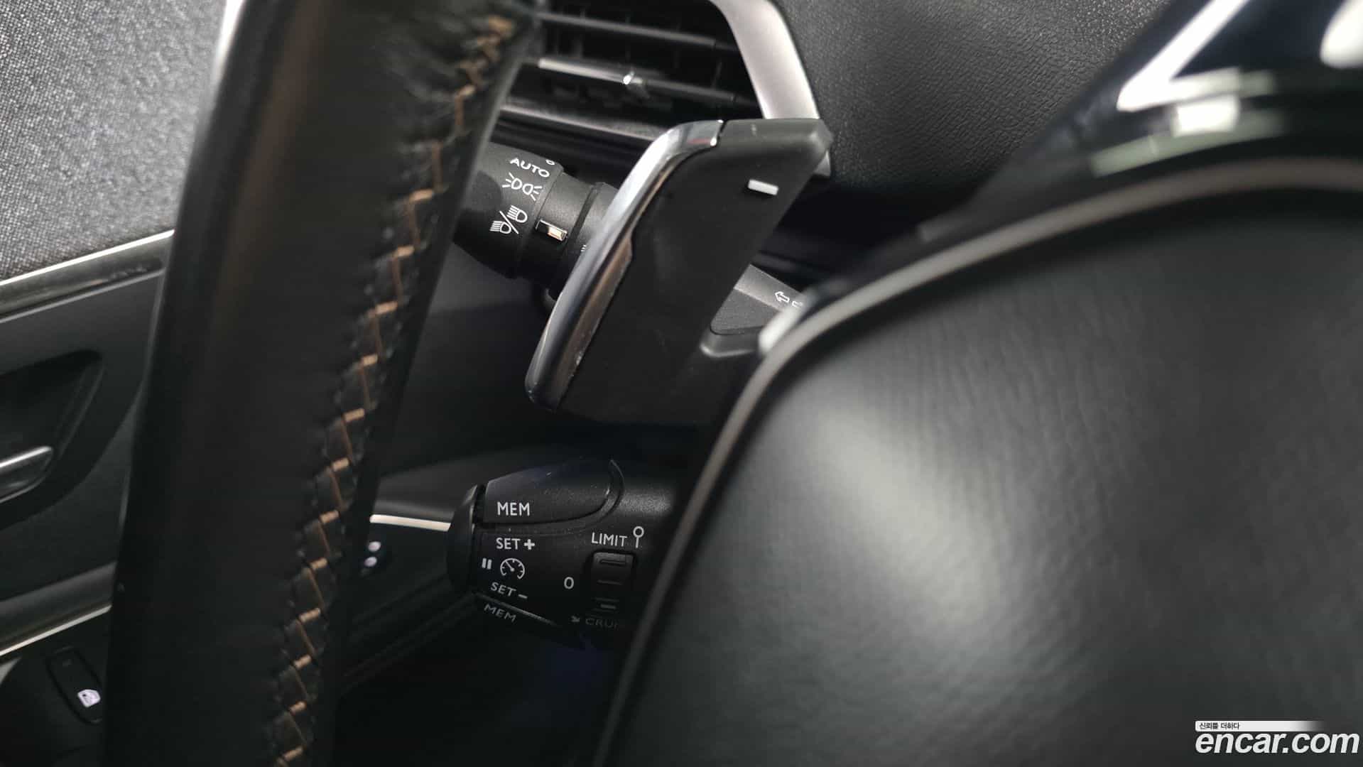 3008 Peugeot 2018.6-OPTION-023