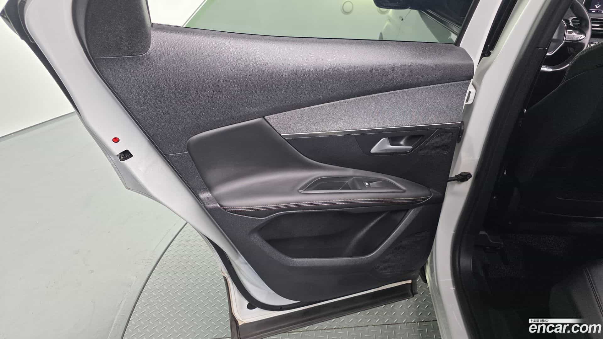 3008 Peugeot 2018.6-INNER-035