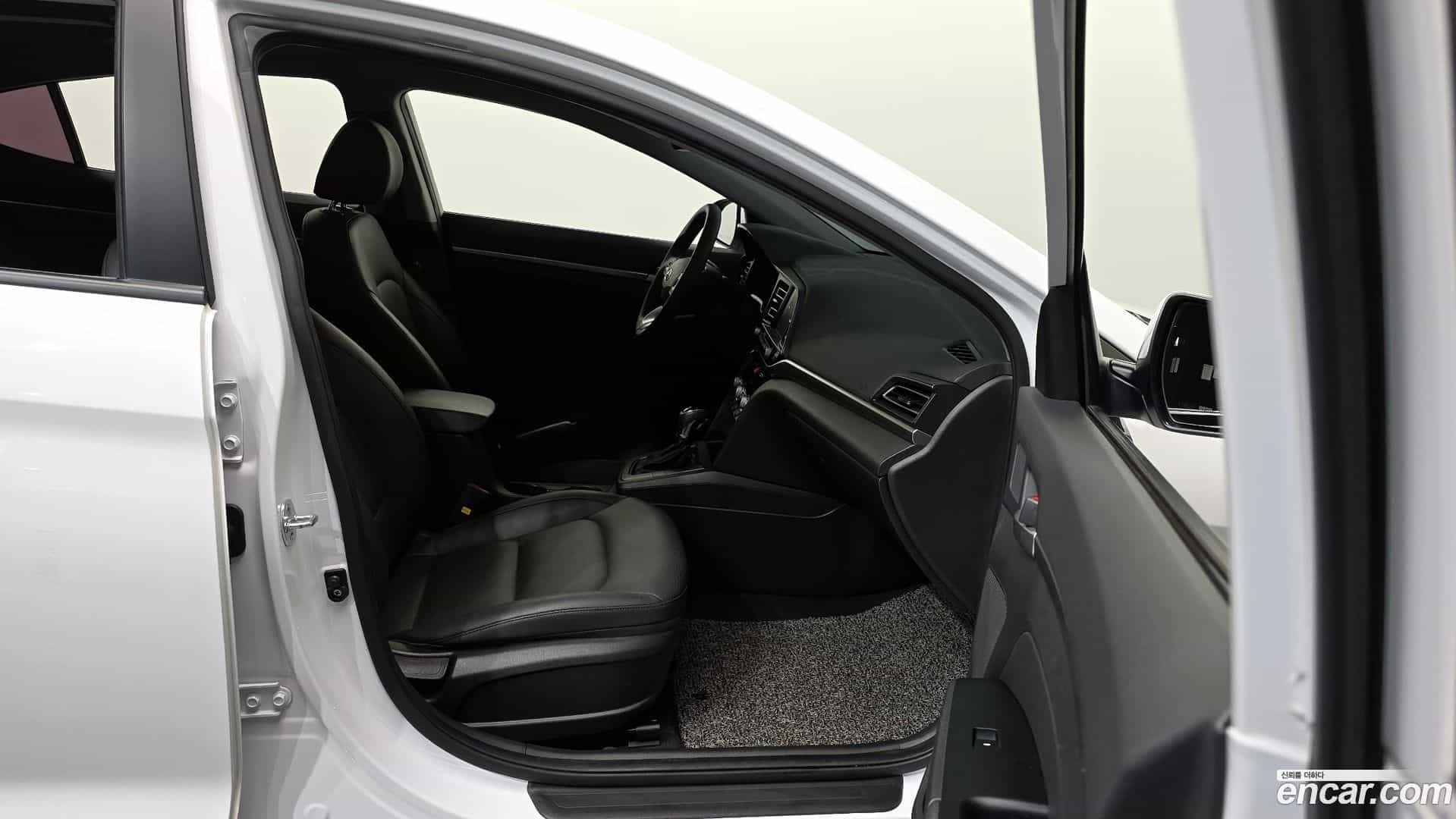 AVANTE Hyundai 2019.11-OPTION-015