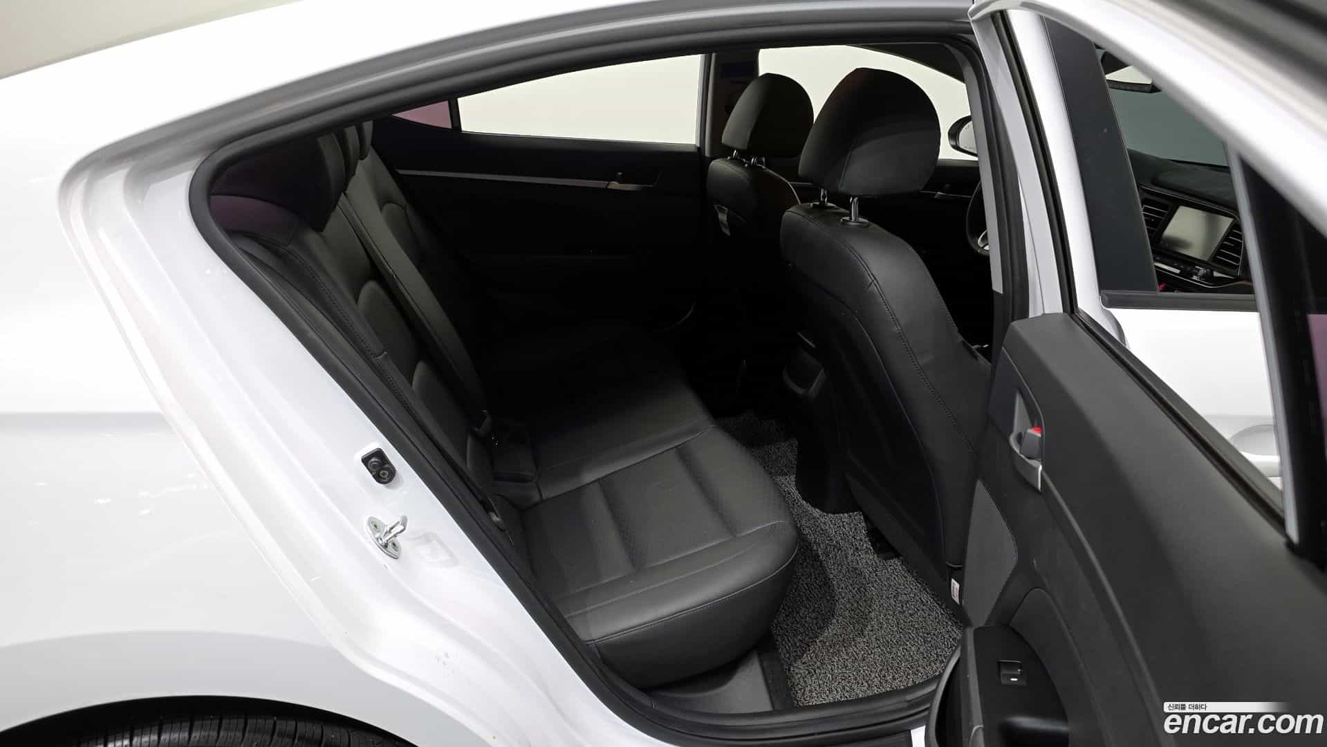AVANTE Hyundai 2019.11-OPTION-016
