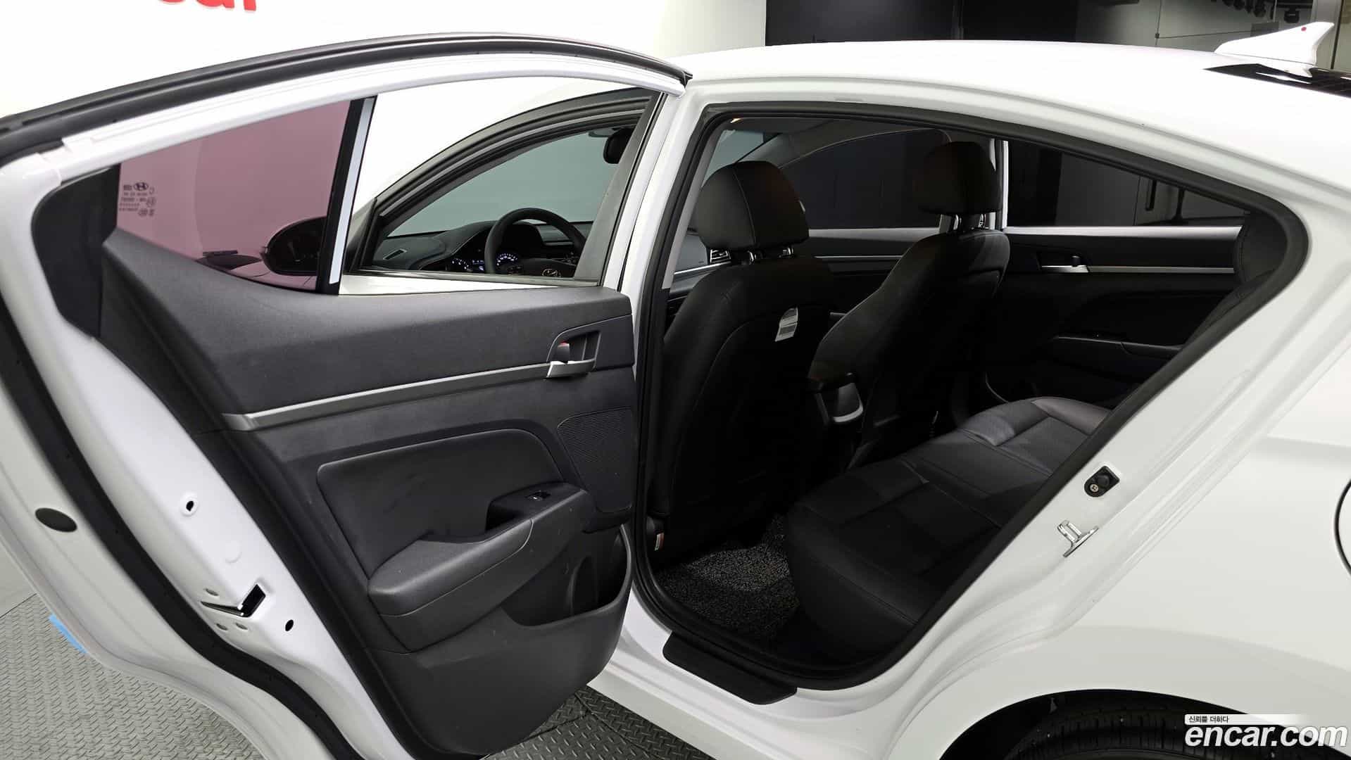 AVANTE Hyundai 2019.11-INNER-036