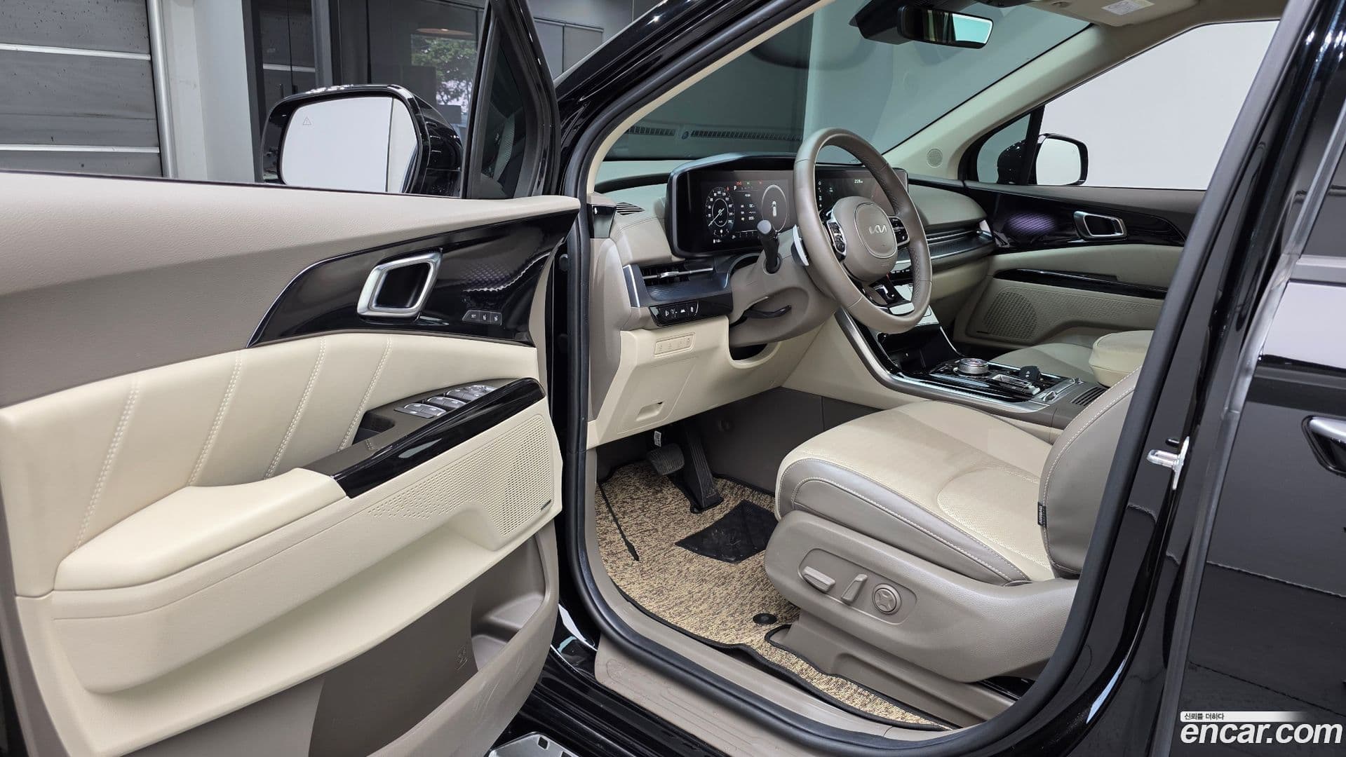 Main__Slider__Photo:Canival Kia 2021.7-9
