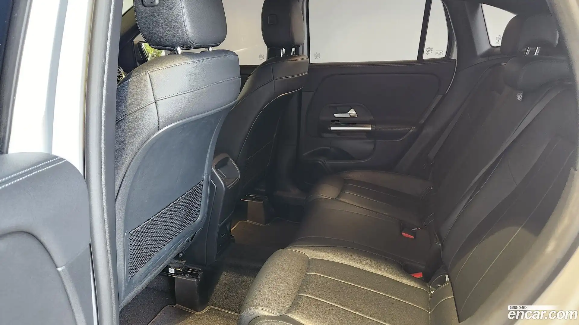 GLA-Class Mercedes-Benz 2021.2-INNER-010