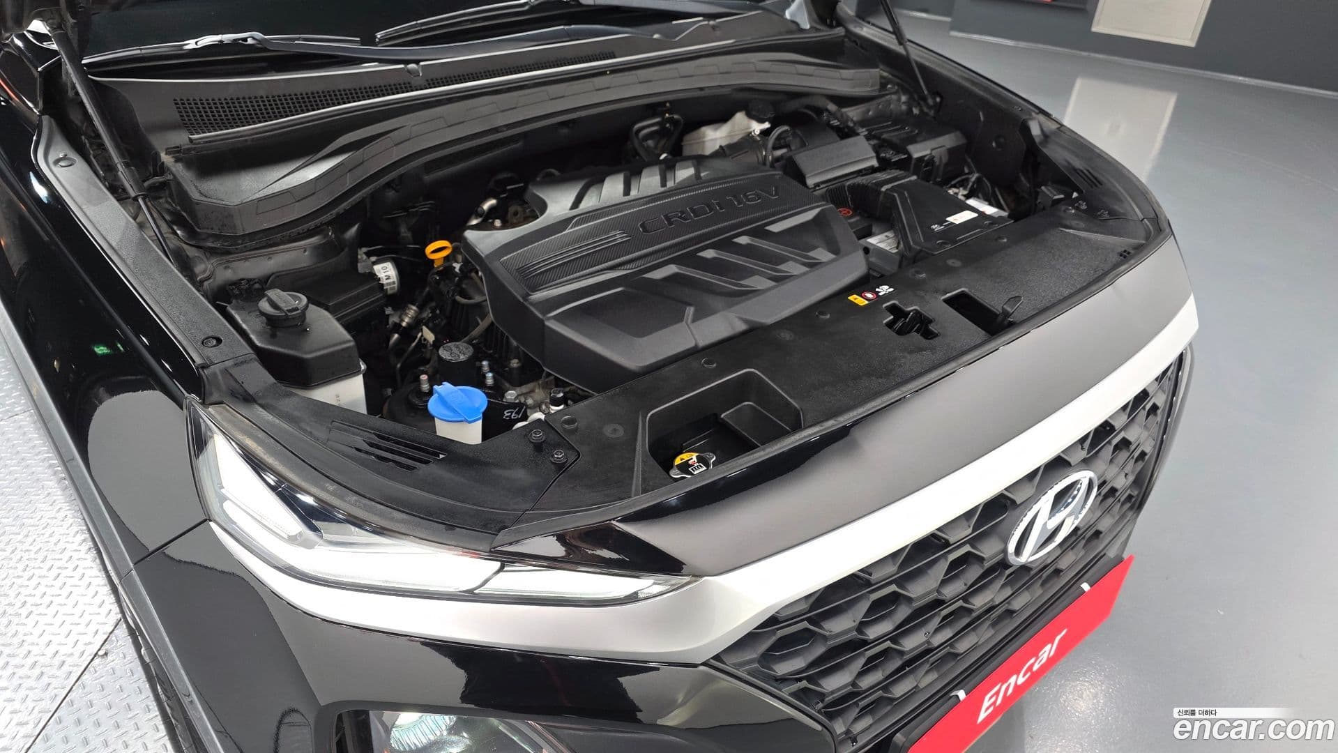 Main__Slider__Photo:Santafe Hyundai 2018.3-5