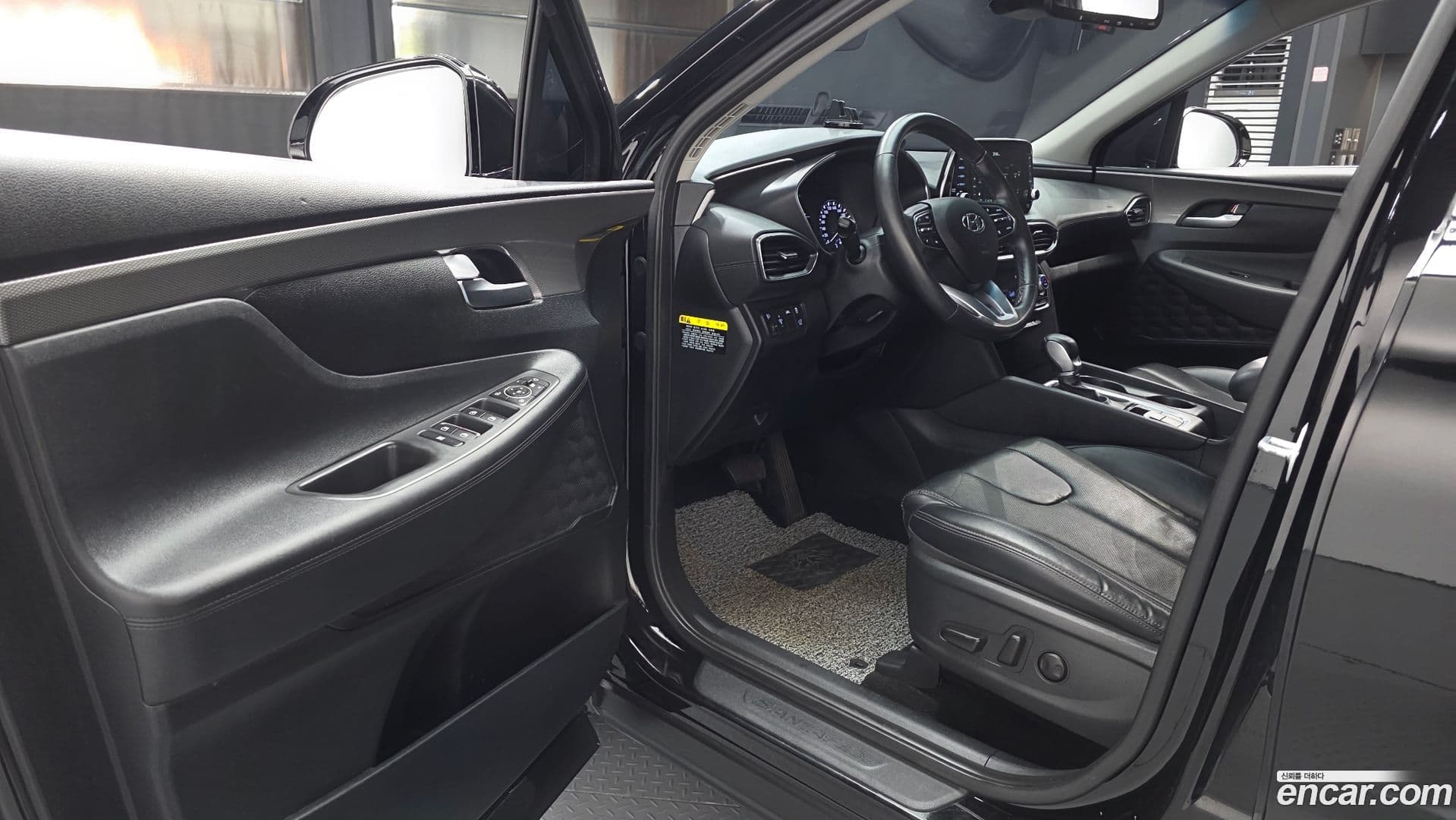 Main__Slider__Photo:Santafe Hyundai 2018.3-9