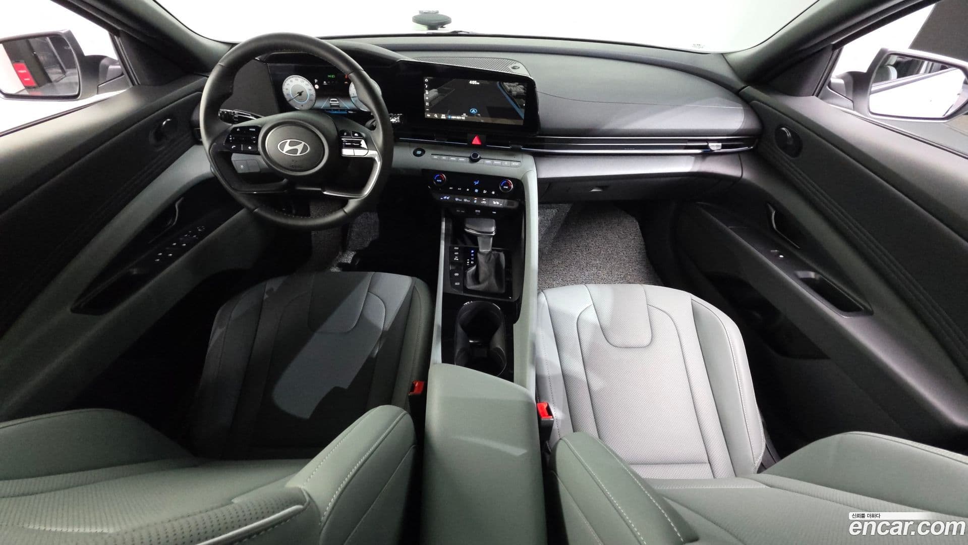 Main__Slider__Photo:AVANTE Hyundai 2025.8-6