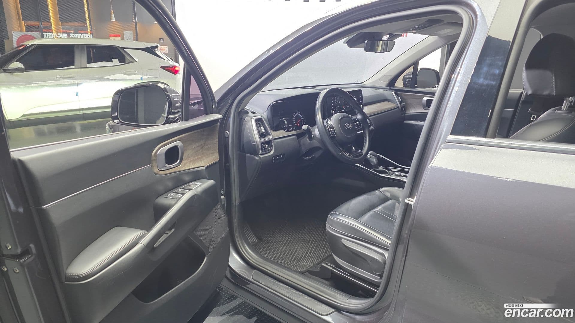 Main__Slider__Photo:Sorento Kia 2020.9-9