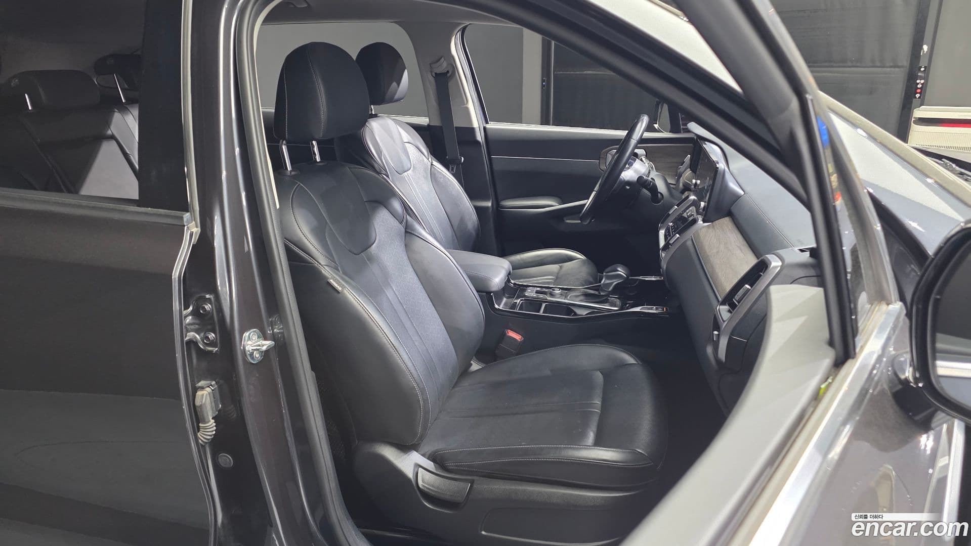 Main__Slider__Photo:Sorento Kia 2020.9-11