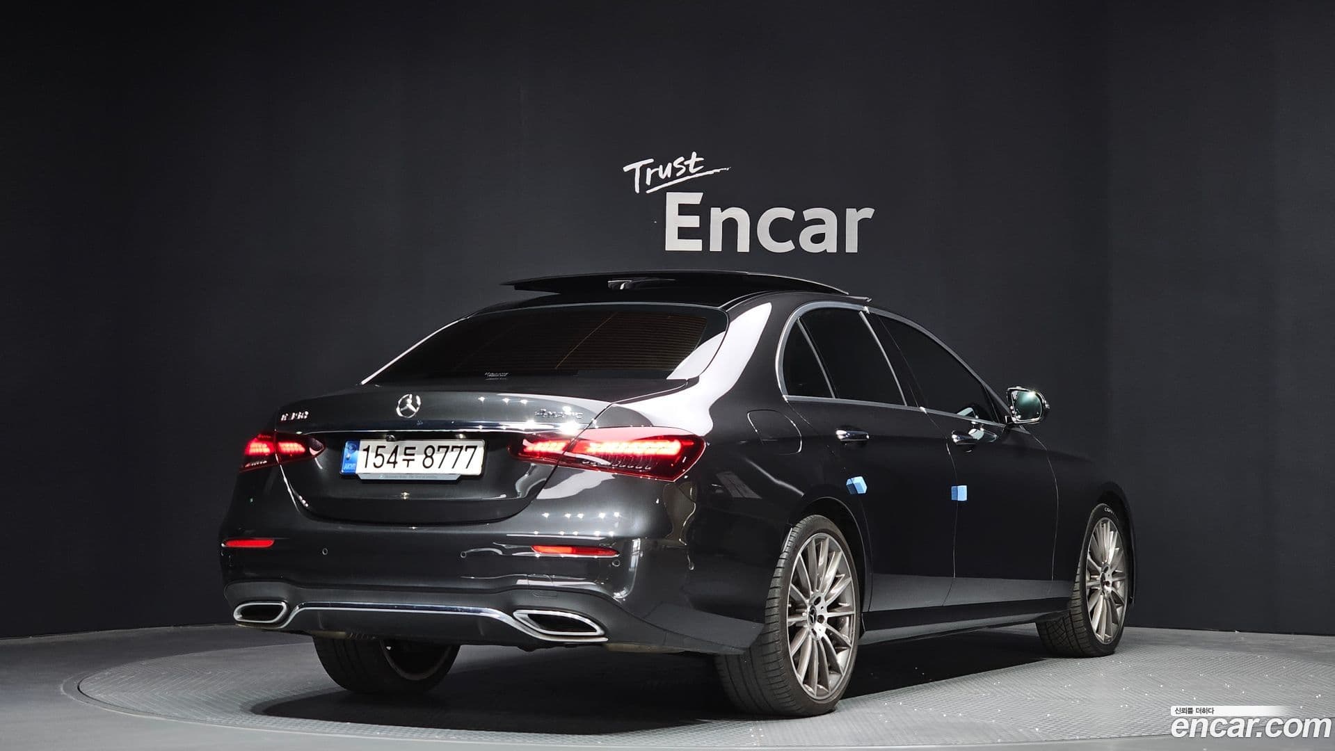 Main__Slider__Photo:E-Class Mercedes-Benz 2022.3-1