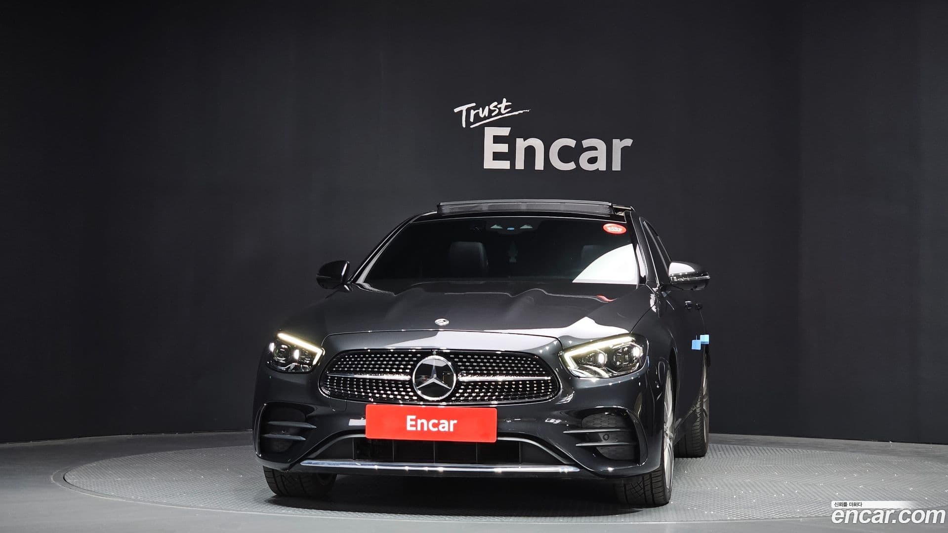 Main__Slider__Photo:E-Class Mercedes-Benz 2022.3-2
